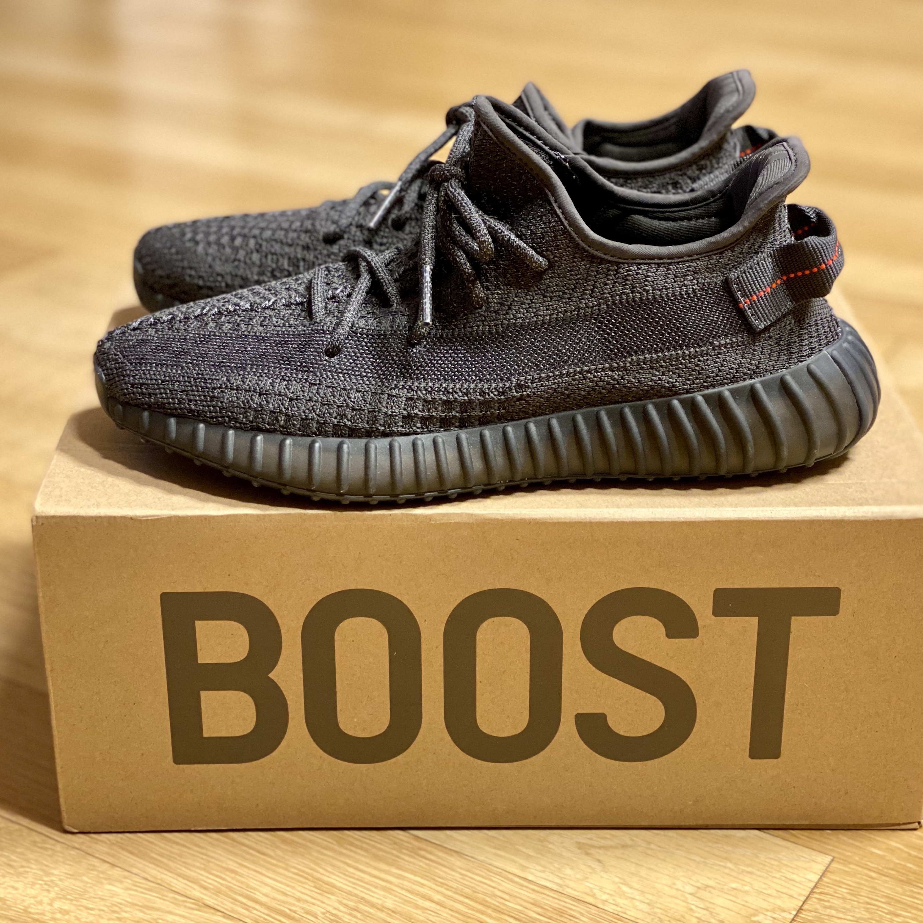Adidas Yeezy Boost 350 V2 Black - Reflective 착용 스타일 - 1