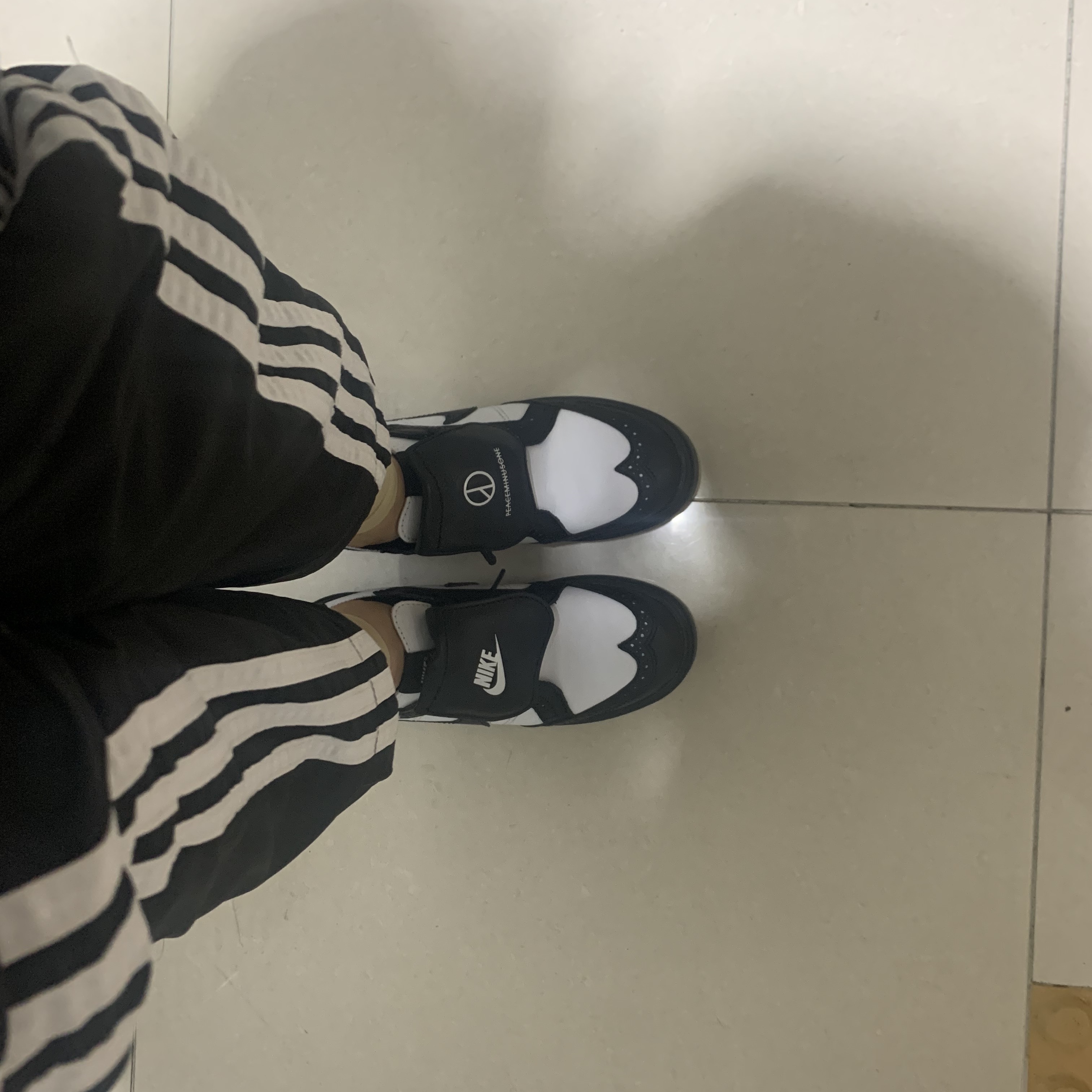 Nike x Peaceminusone Kwondo1 Black and White 착용 스타일 - 3