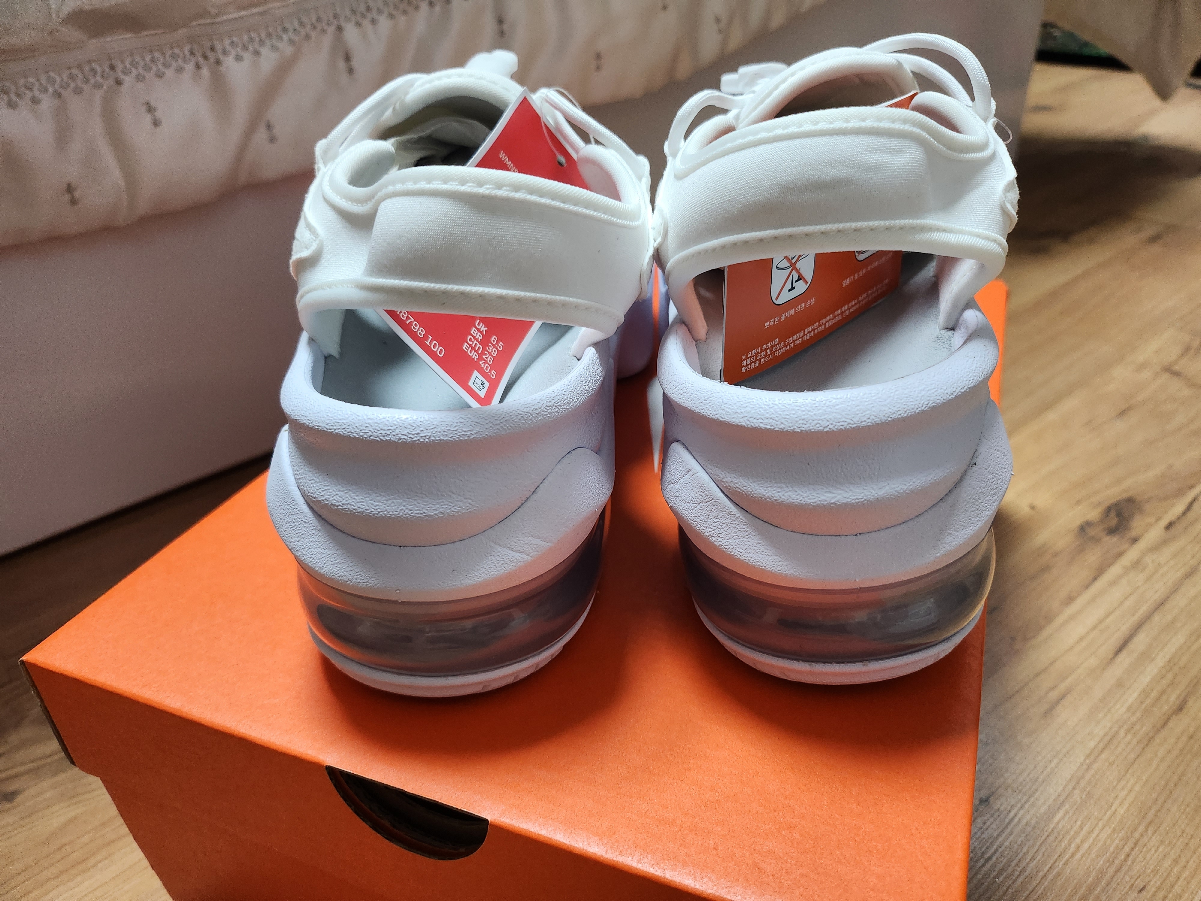(W) Nike Air Max Koko Sandal White 착용 스타일 - 3