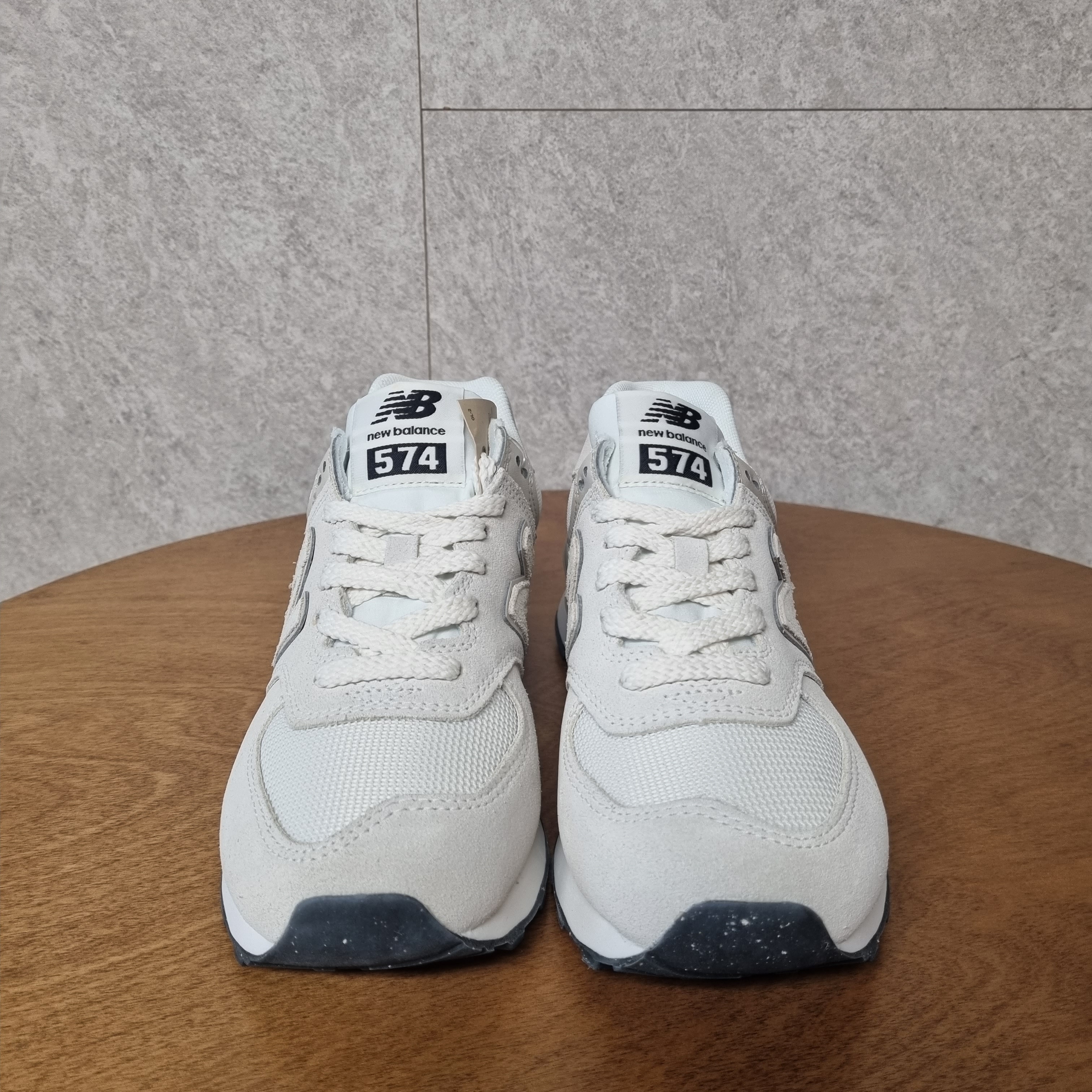 New Balance 574 Classics Reimagined White 착용 스타일 - 3