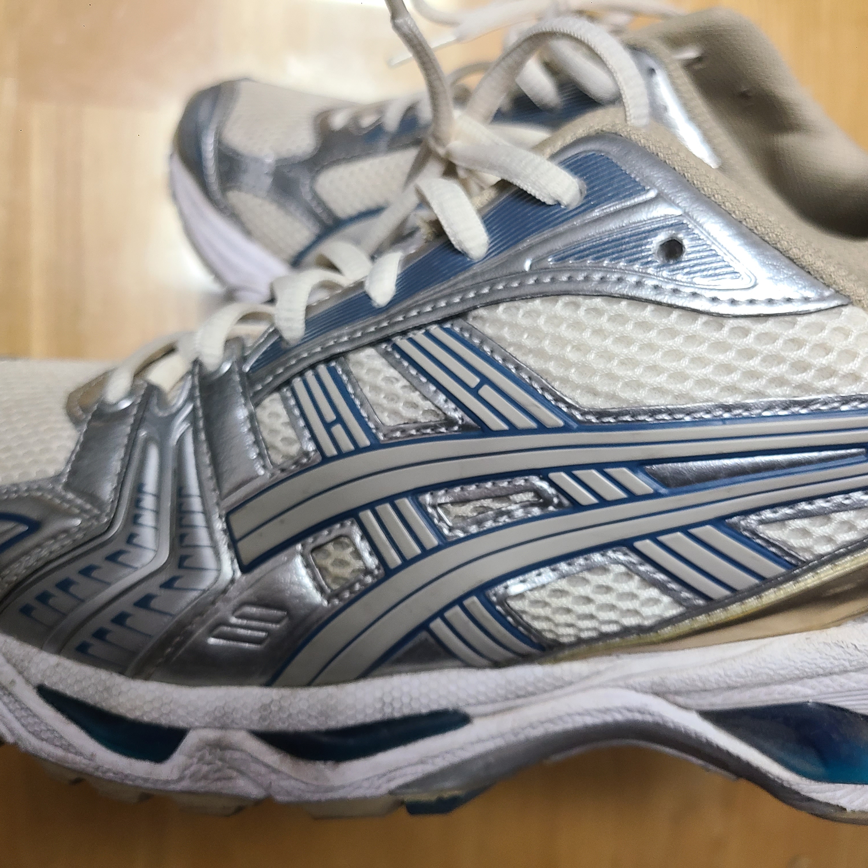 Asics Gel-Kayano 14 Cream Pure Silver 착용 스타일