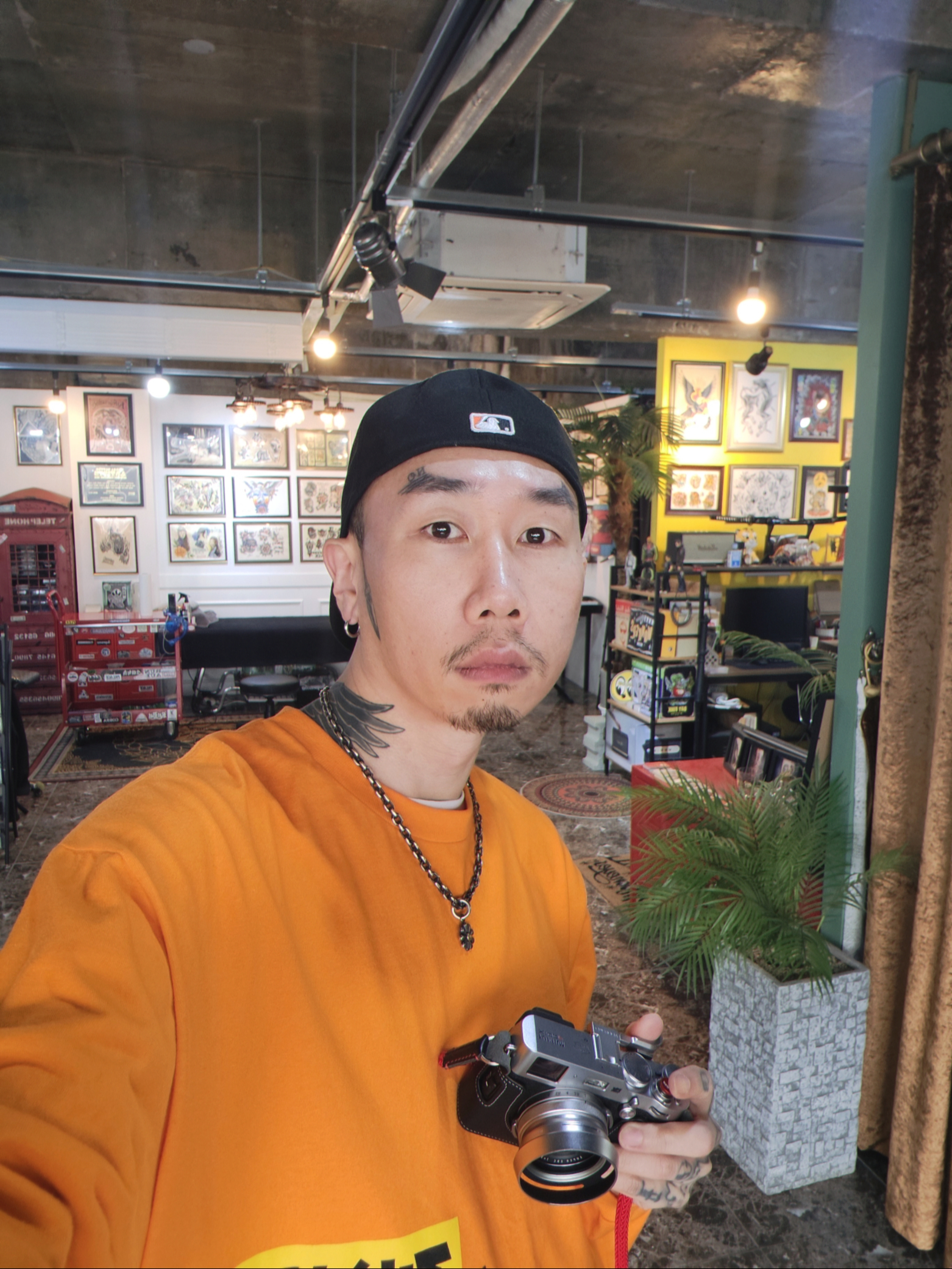 Supreme x Burberry Denim 6-Panel Washed Blue - 22SS, Saint Mxxxxxx x Denim Tears Clown T-Shirt White - 23SS 착용 스타일 - 3