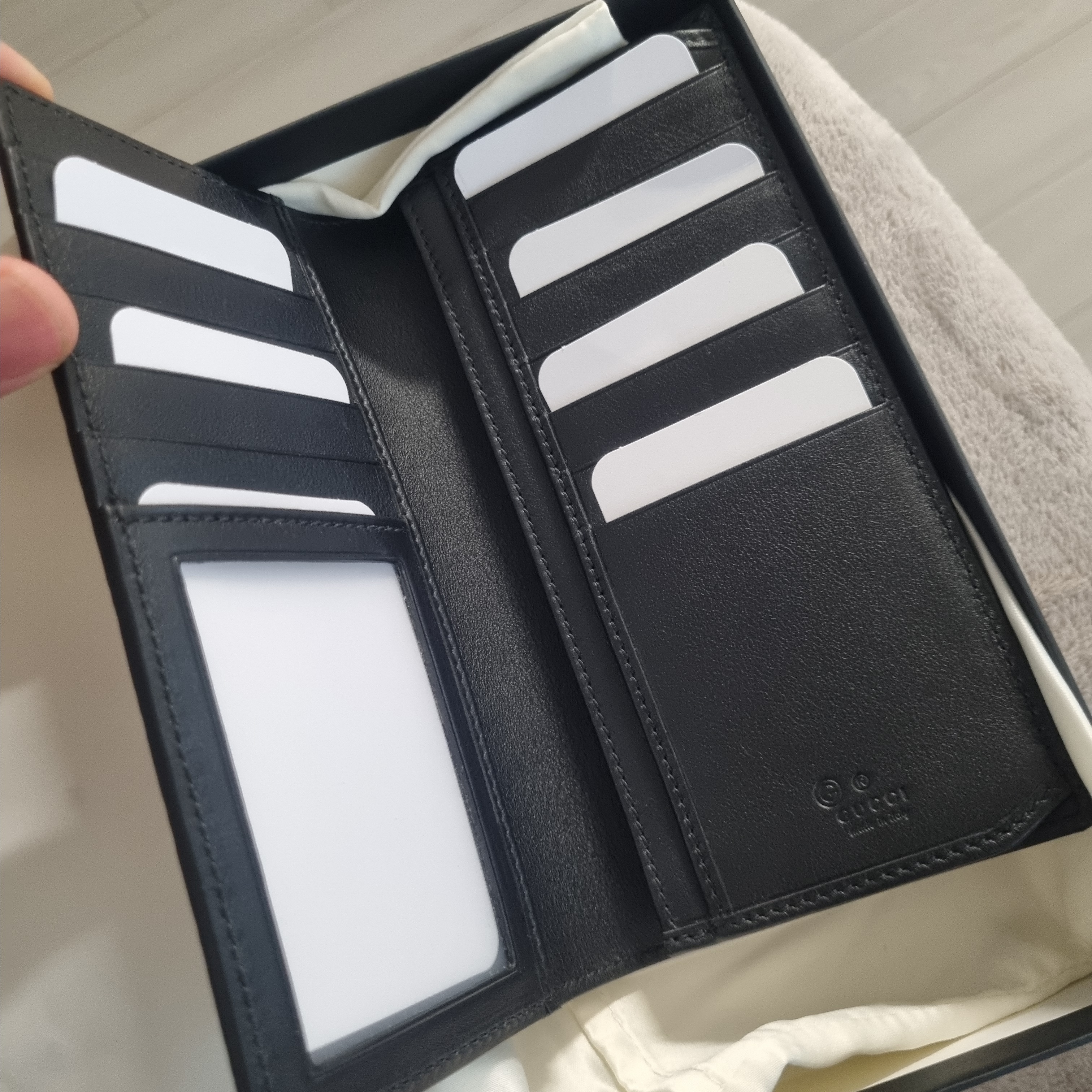 Gucci Micro GG Ssima Continental Wallet Black 착용 스타일 - 3
