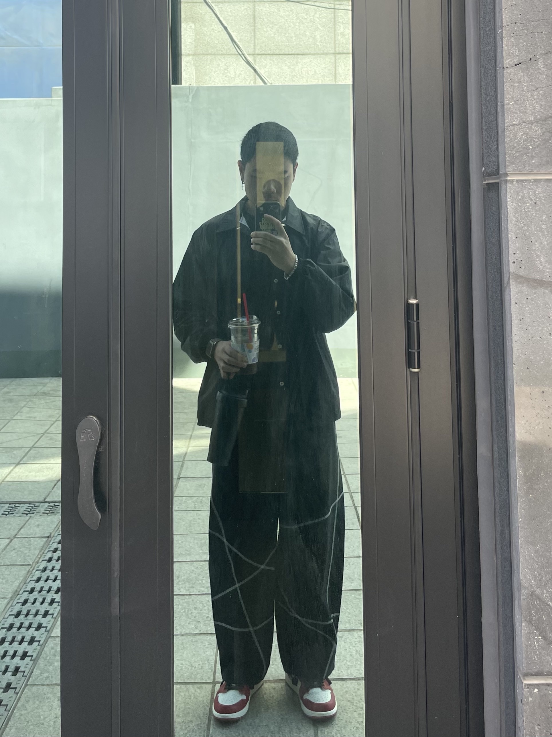 CDG Logo Coach Jacket Black, Jordan 1 Retro High OG Chicago 2022 착용 스타일