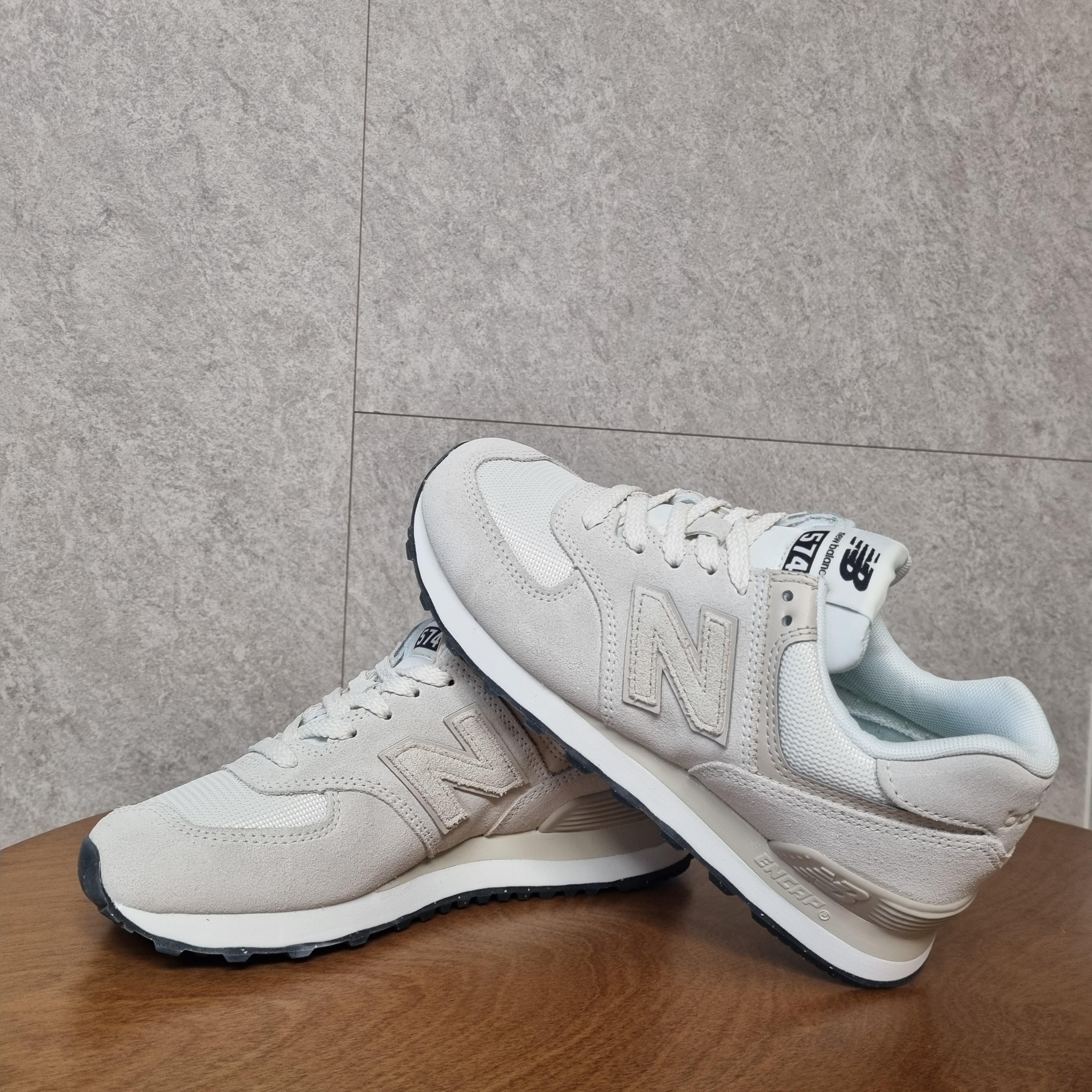 New Balance 574 Classics Reimagined White 착용 스타일 - 2