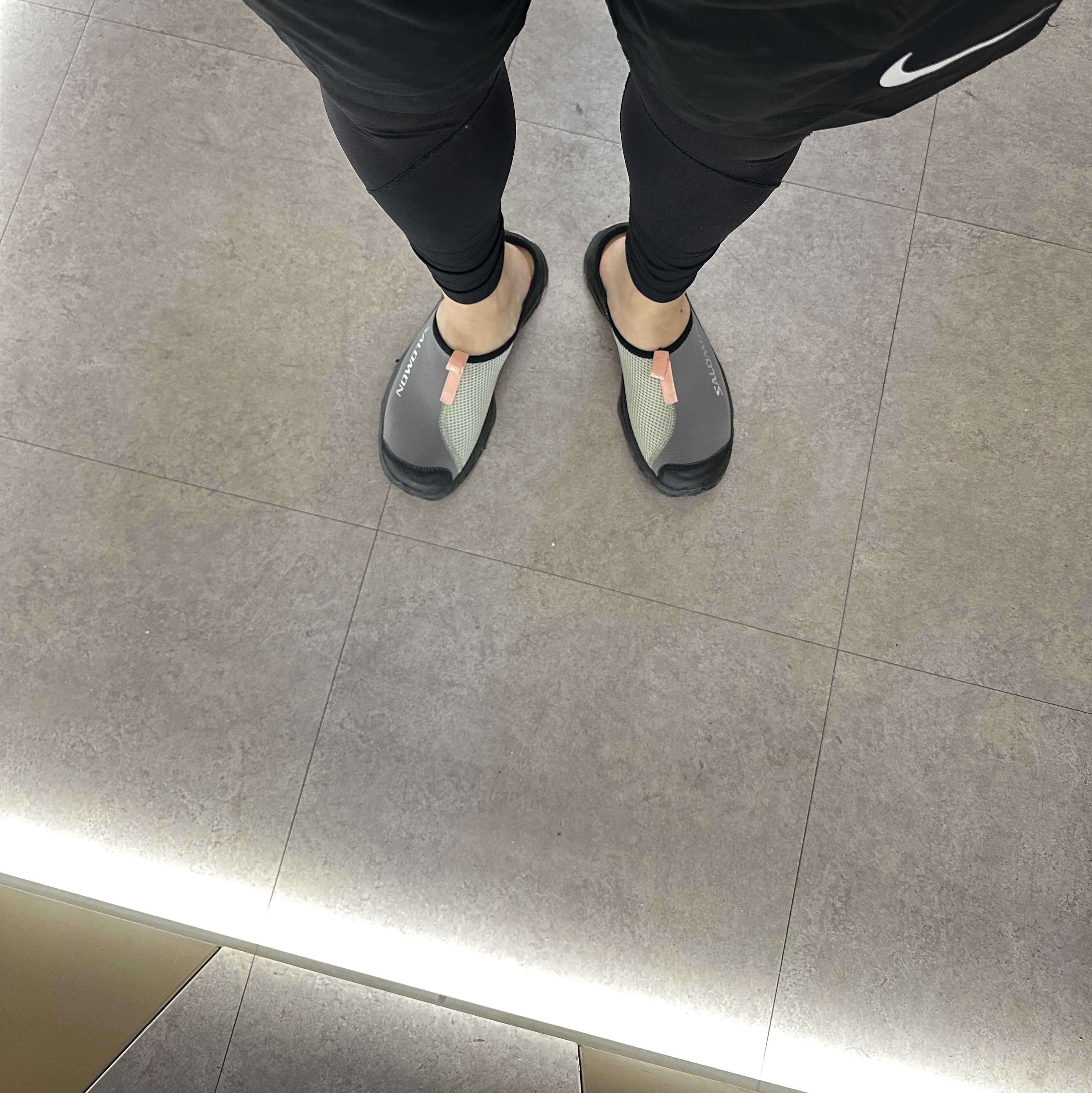Salomon RX Slide 3.0 Pewter 착용 스타일