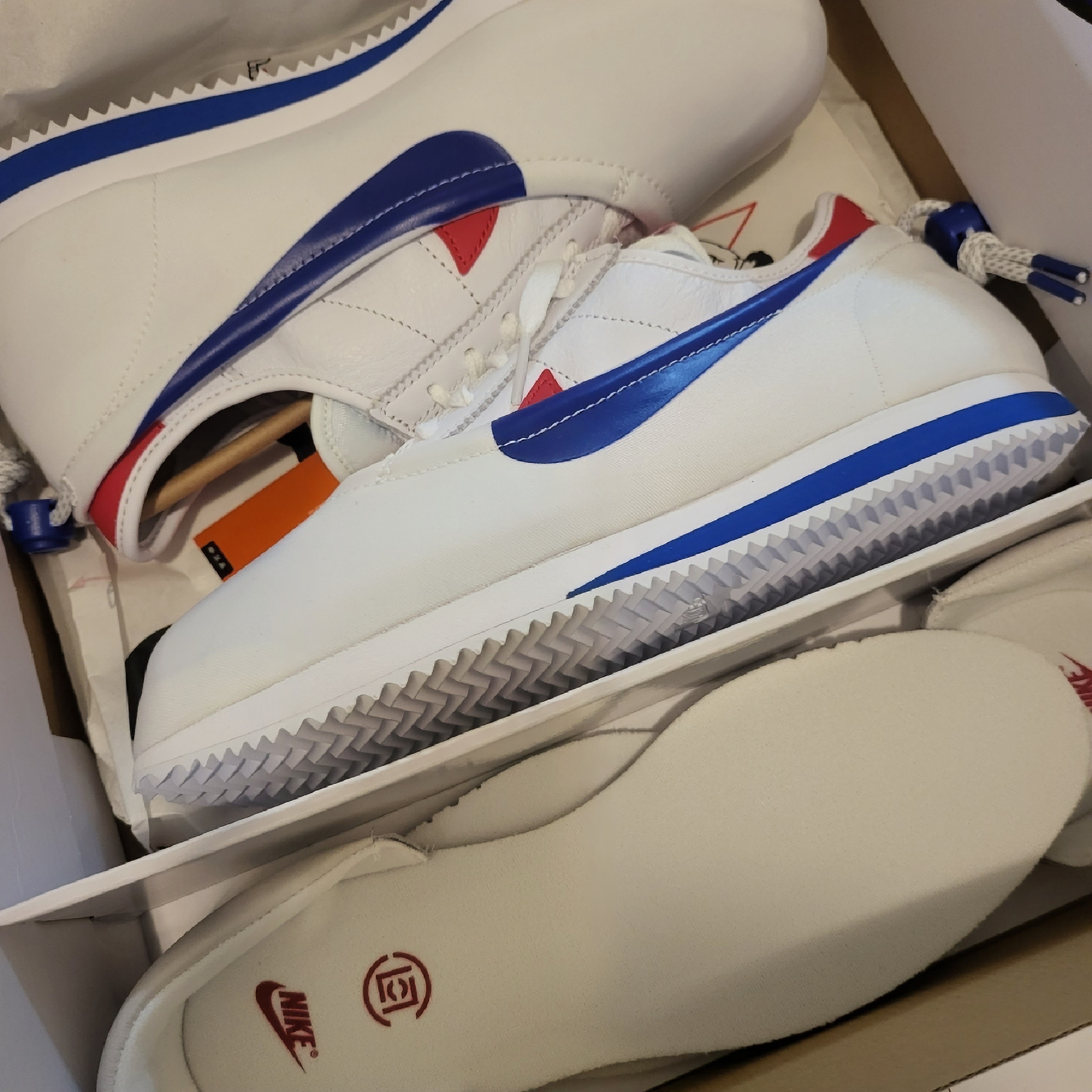 Nike x Clot Cortez SP White and Game Royal 착용 스타일 - 3