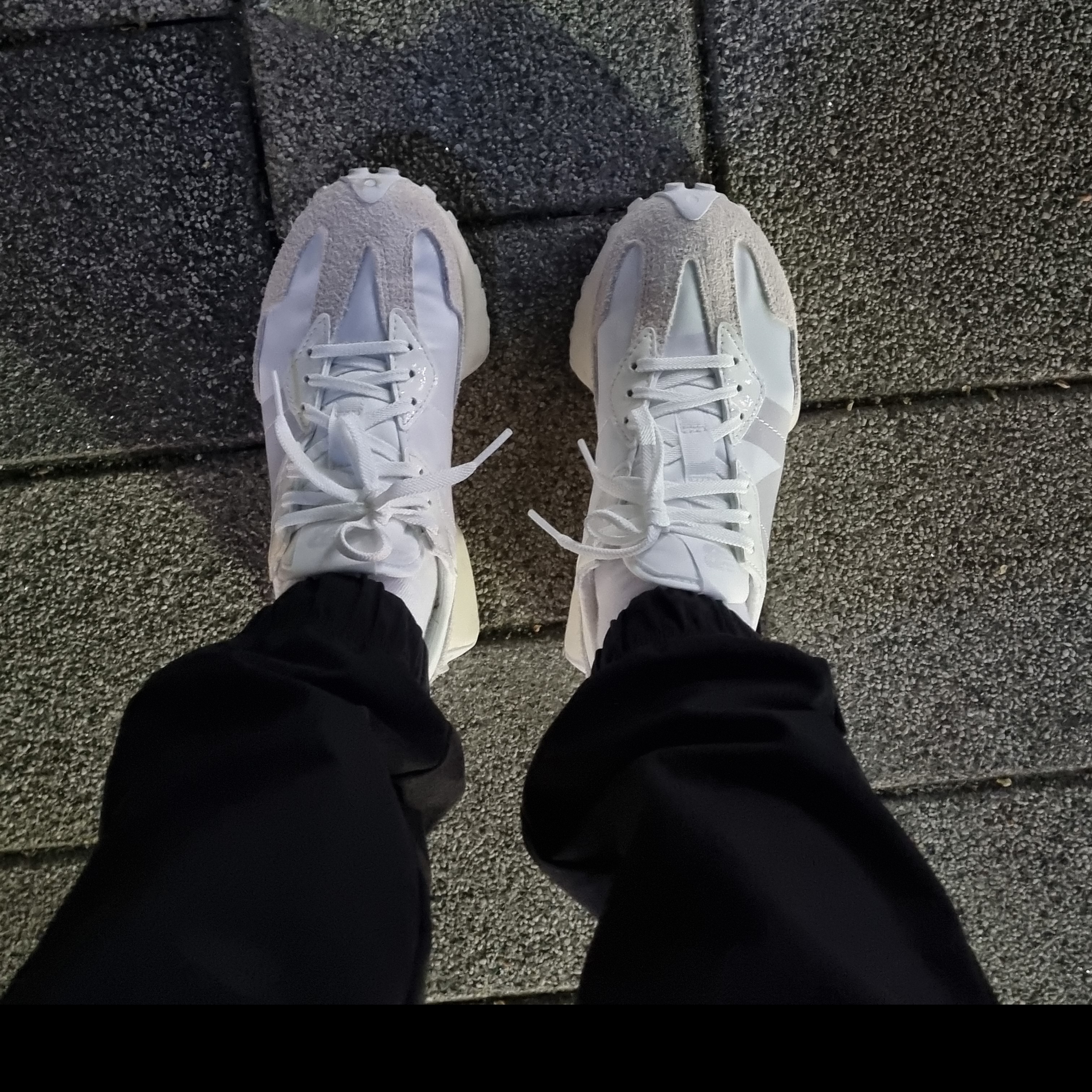 (W) New Balance 327 White Moonbeam 착용 스타일