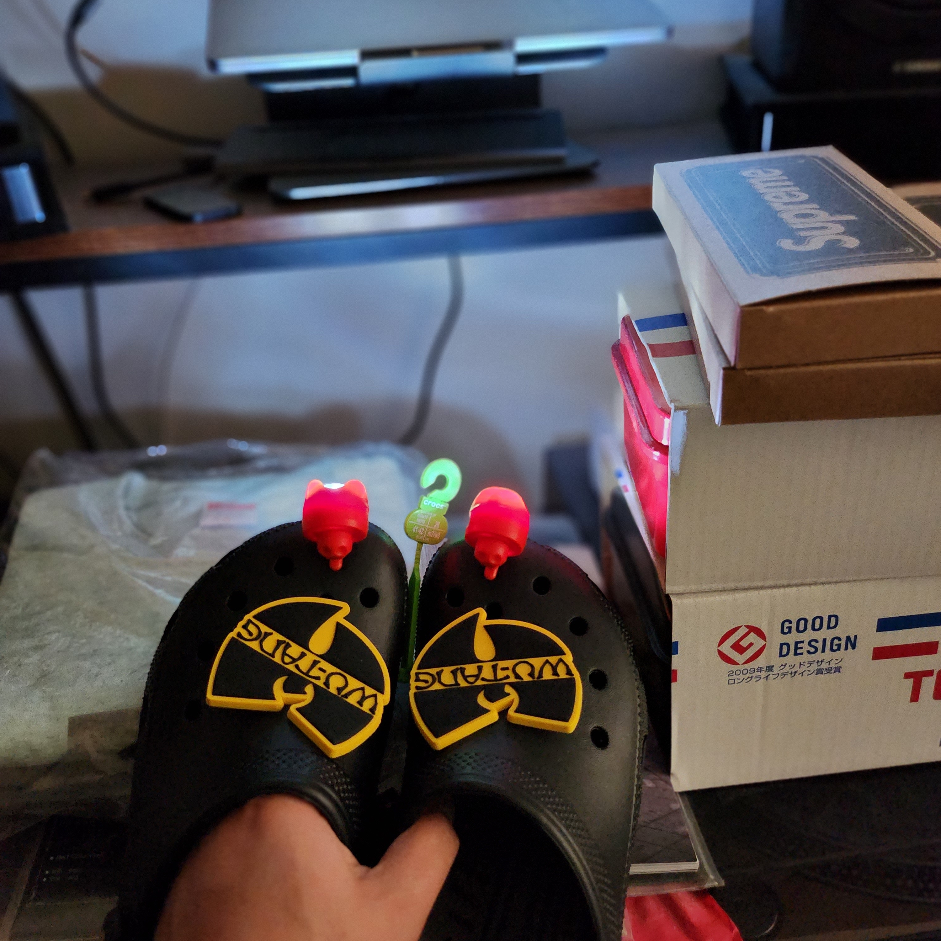 Crocs x Wu-Tang Clan Classic Clog Black 착용 스타일