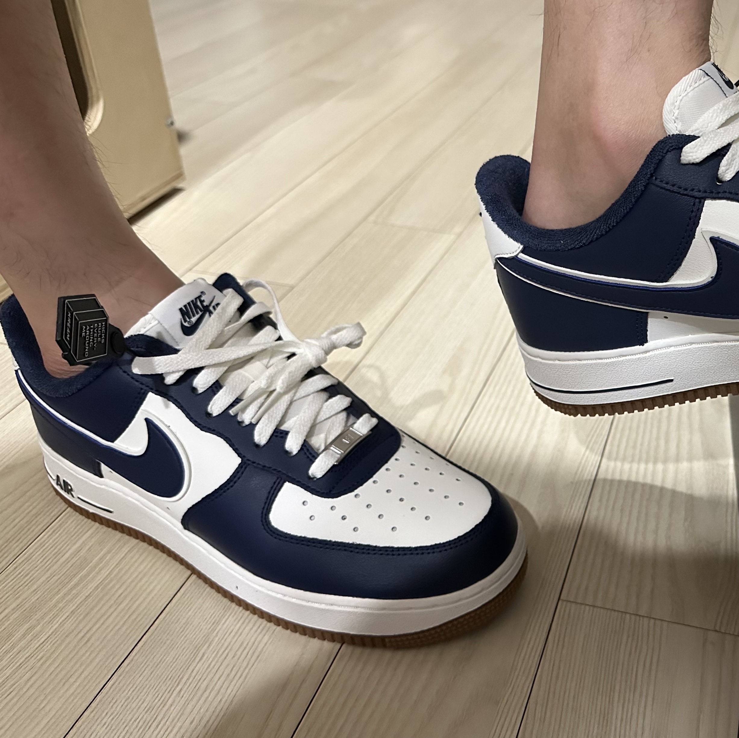 Nike Air Force 1 '07 LV8 Midnight Navy 착용 스타일 - 3