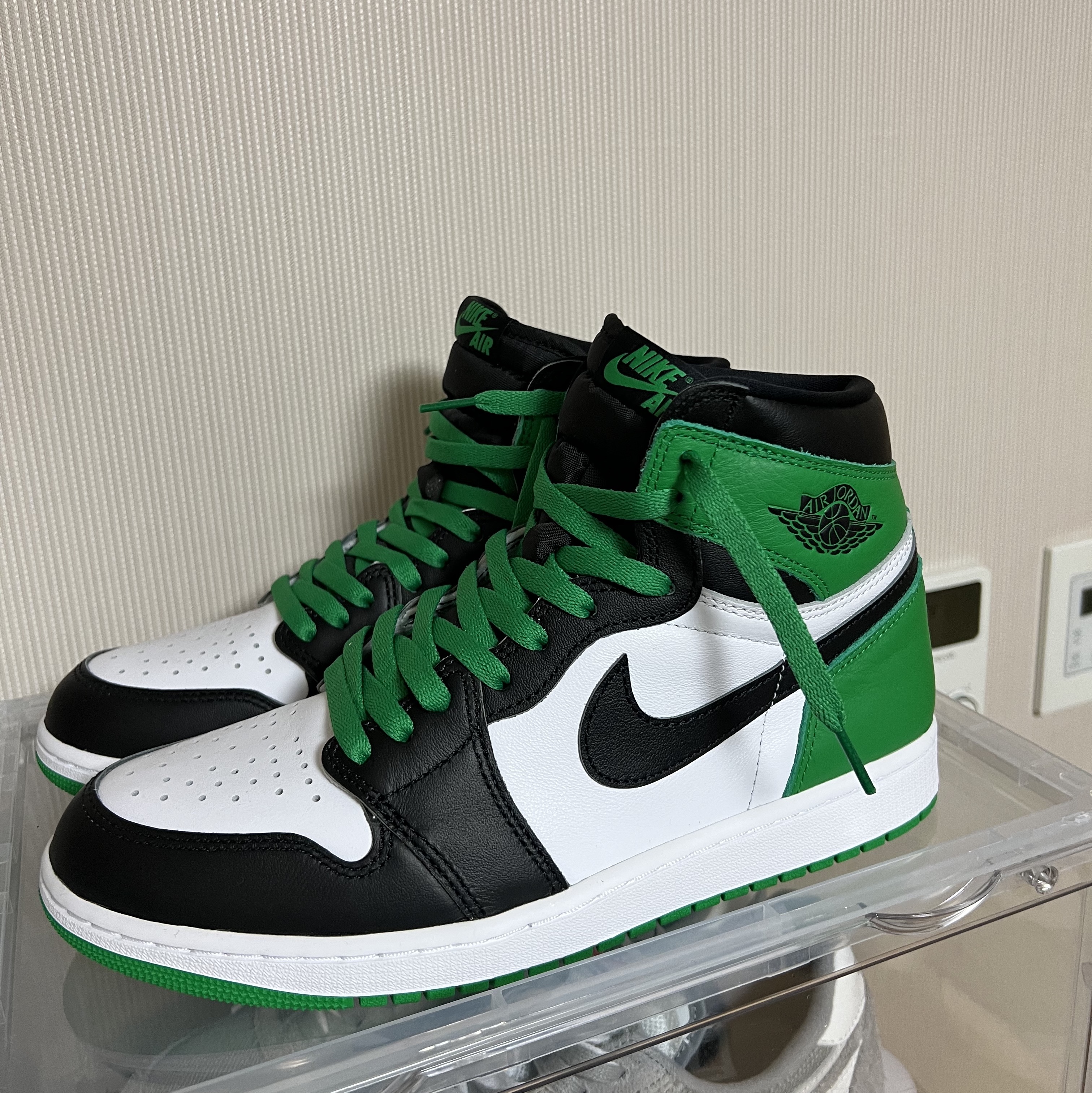 Jordan 1 Retro High OG Black and Lucky Green, Nike x Sacai x Fragment LDWaffle Light Smoke Grey 착용 스타일