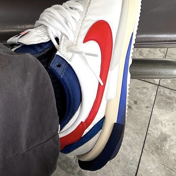 Nike x Sacai Zoom Cortez SP White and University Red 착용 스타일
