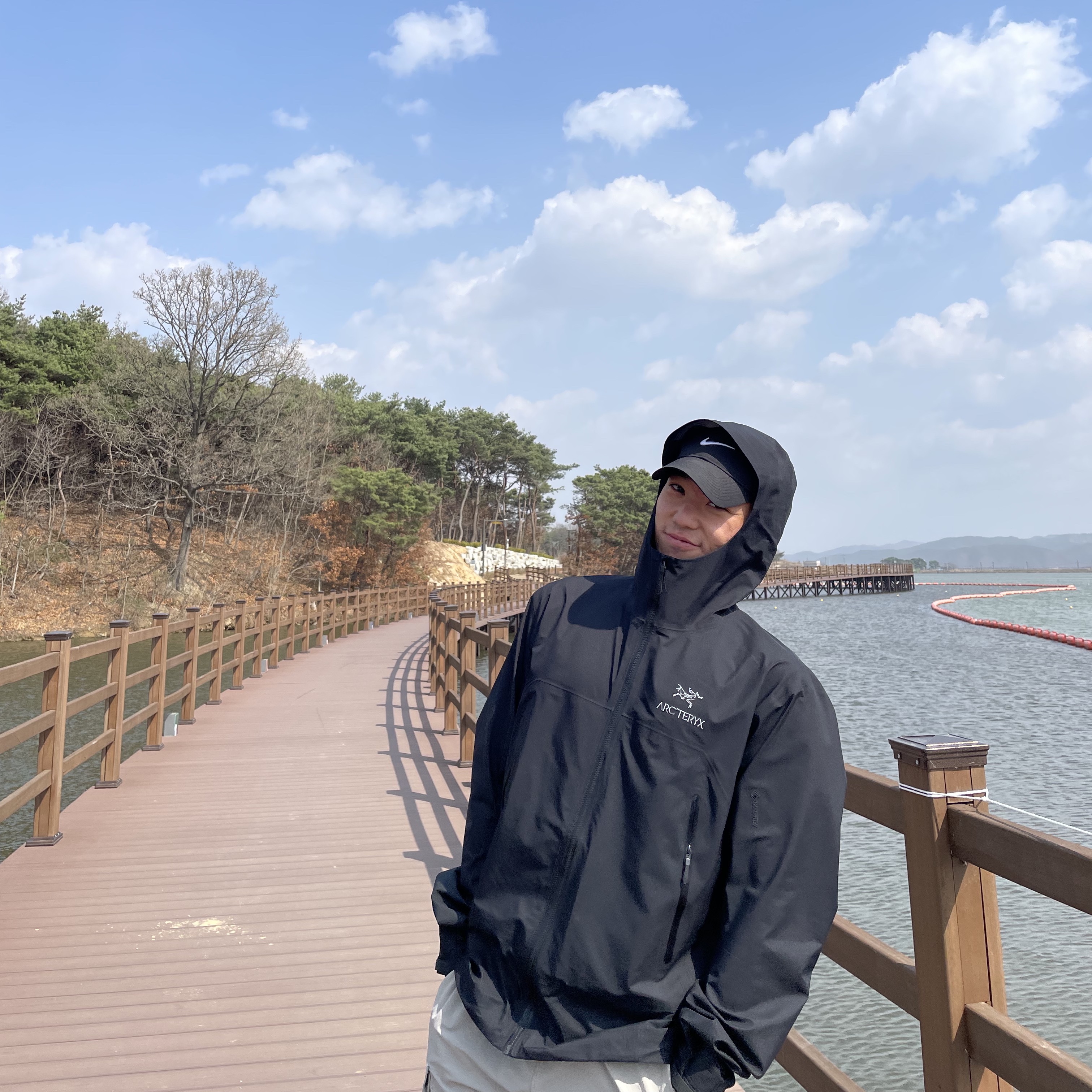 Arc'teryx Beta Jacket Black 착용 스타일