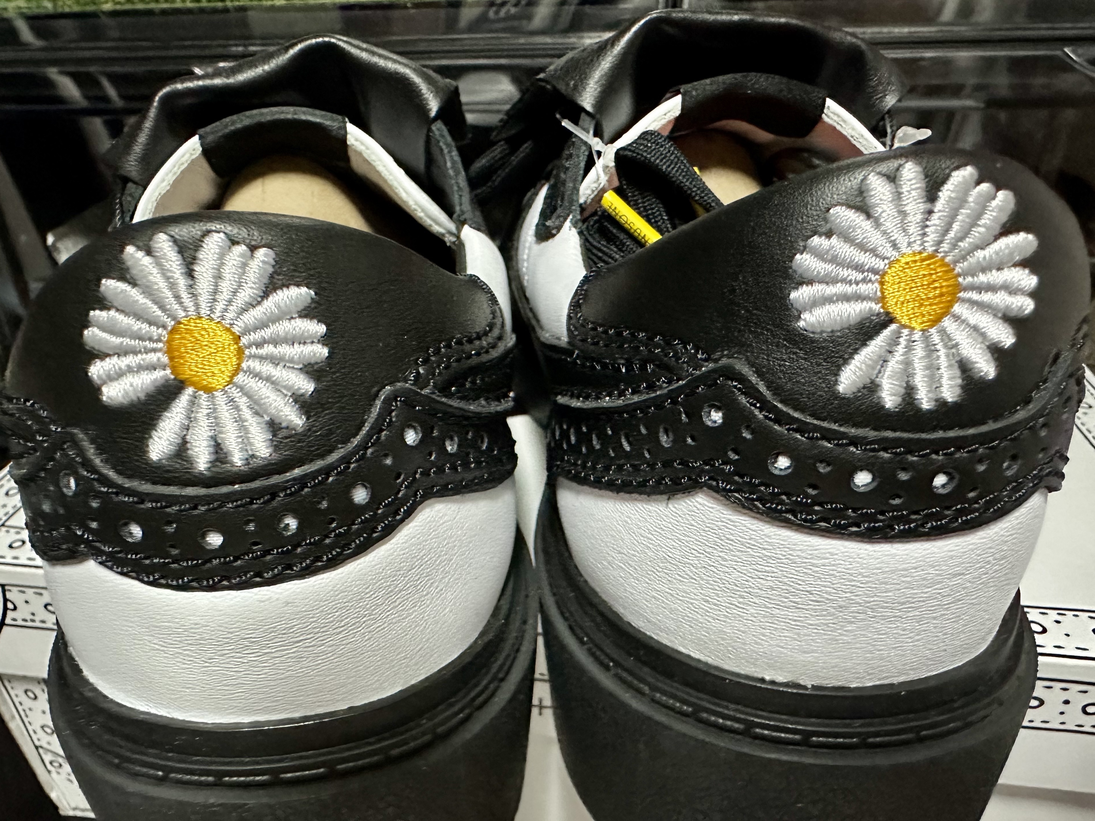 Nike x Peaceminusone Kwondo1 Black and White, Jordan 1 x Travis Scott Retro Low OG SP Black Phantom 착용 스타일 - 4