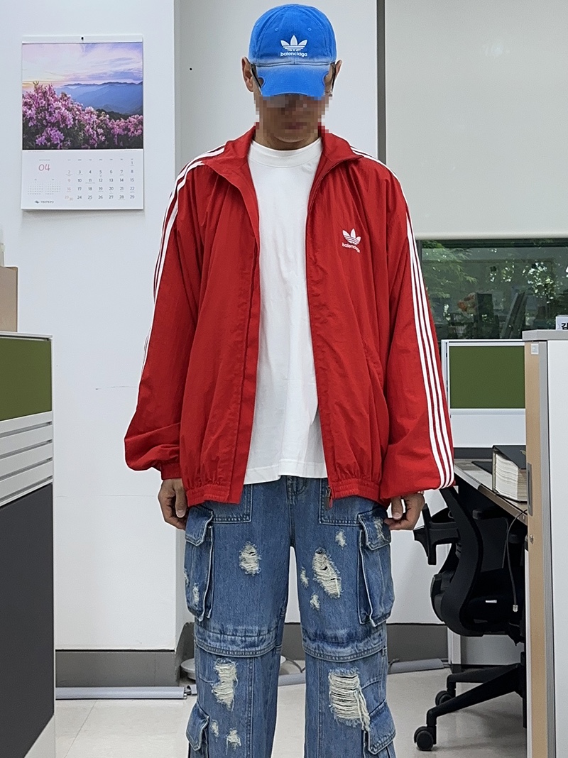 Balenciaga x Adidas Tracksuit Jacket Red, Juun.J Damage Cargo Multi Jogger Wide Denim Blue - 23SS 착용 스타일 - 3