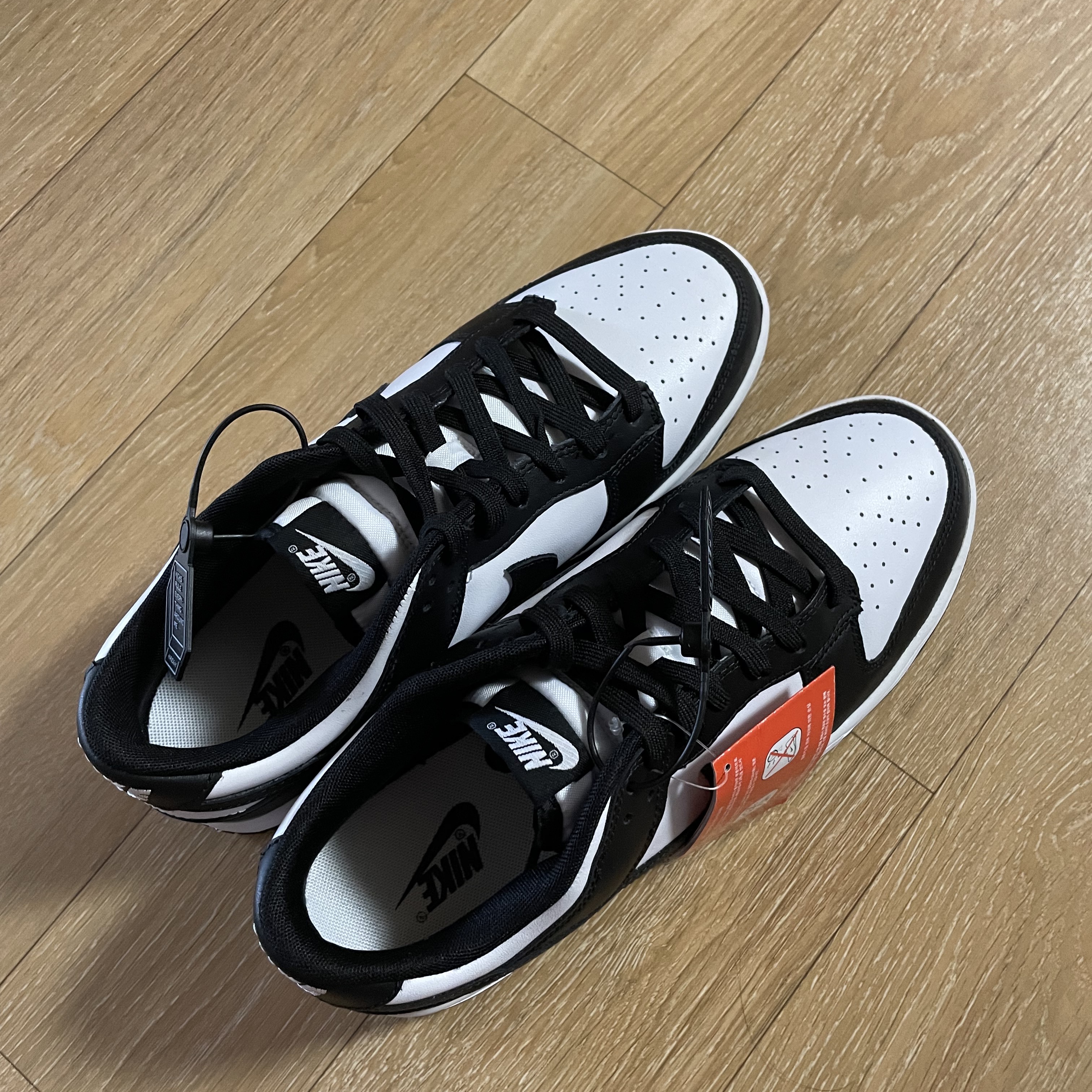 Nike Dunk Low Retro Black 착용 스타일