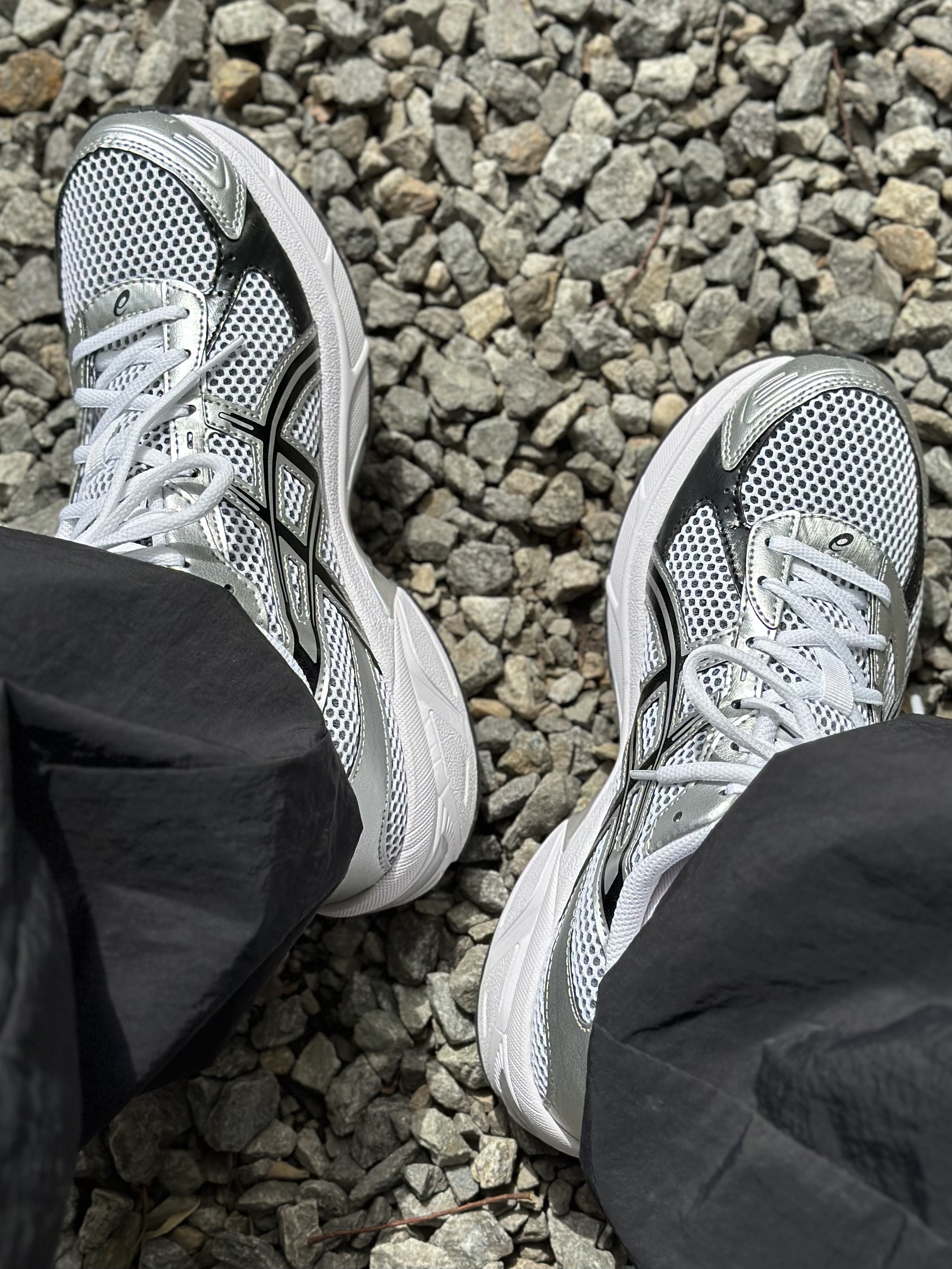 Asics Gel-1130 White Black, CDG Backpack Black 착용 스타일 - 4