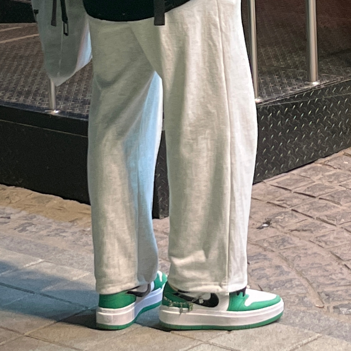 (W) Jordan 1 Elevate Low SE Lucky Green 착용 스타일 - 3