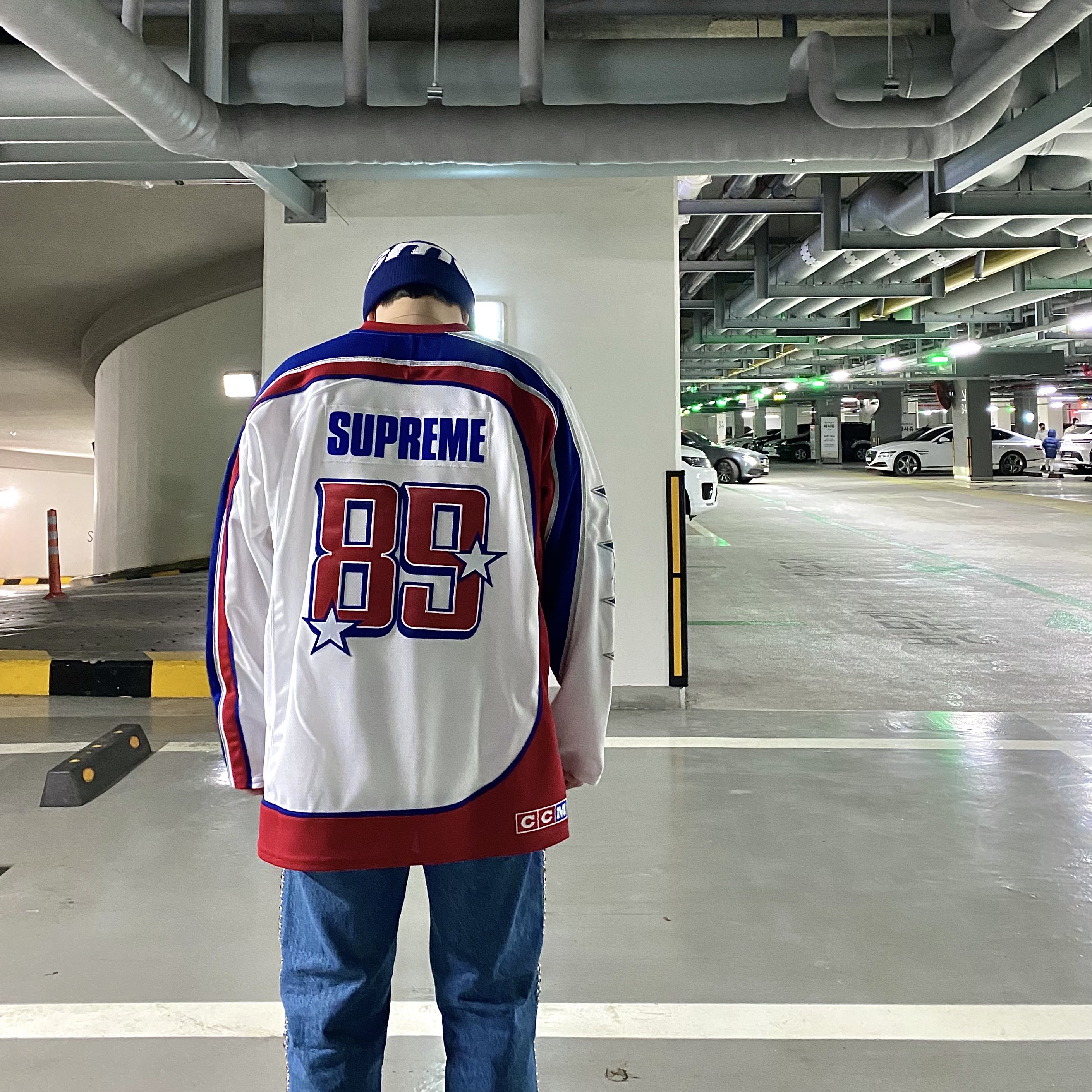 Supreme x CCM All Stars Hockey Jersey White - 22FW, Supreme Big Logo Beanie Navy 착용 스타일 - 2