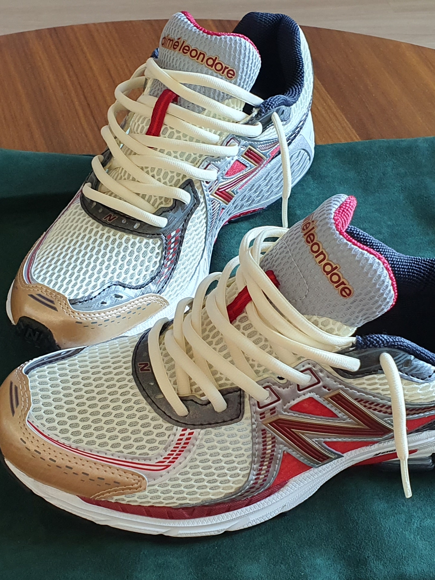 New Balance x Aime Leon Dore 860v2 Red 착용 스타일 - 3