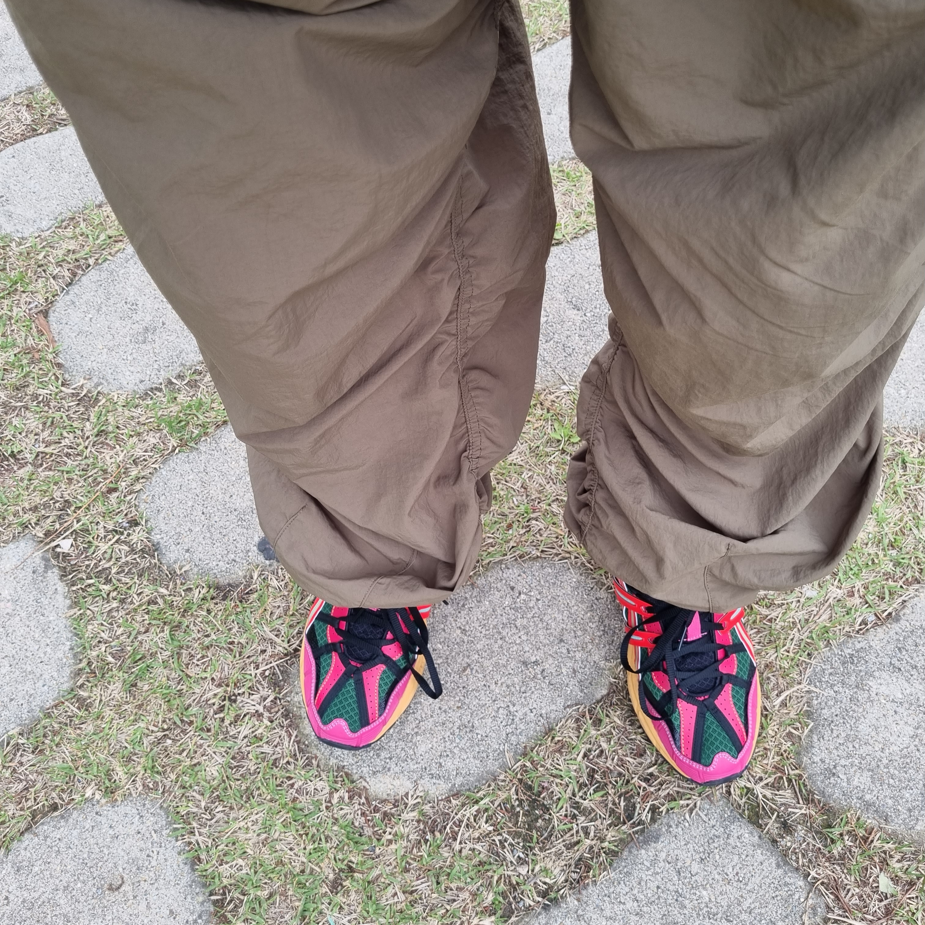 Asics x Andersson Bell Gel-Sonoma 15-50 Bright Rose Evergreen 착용 스타일 - 3