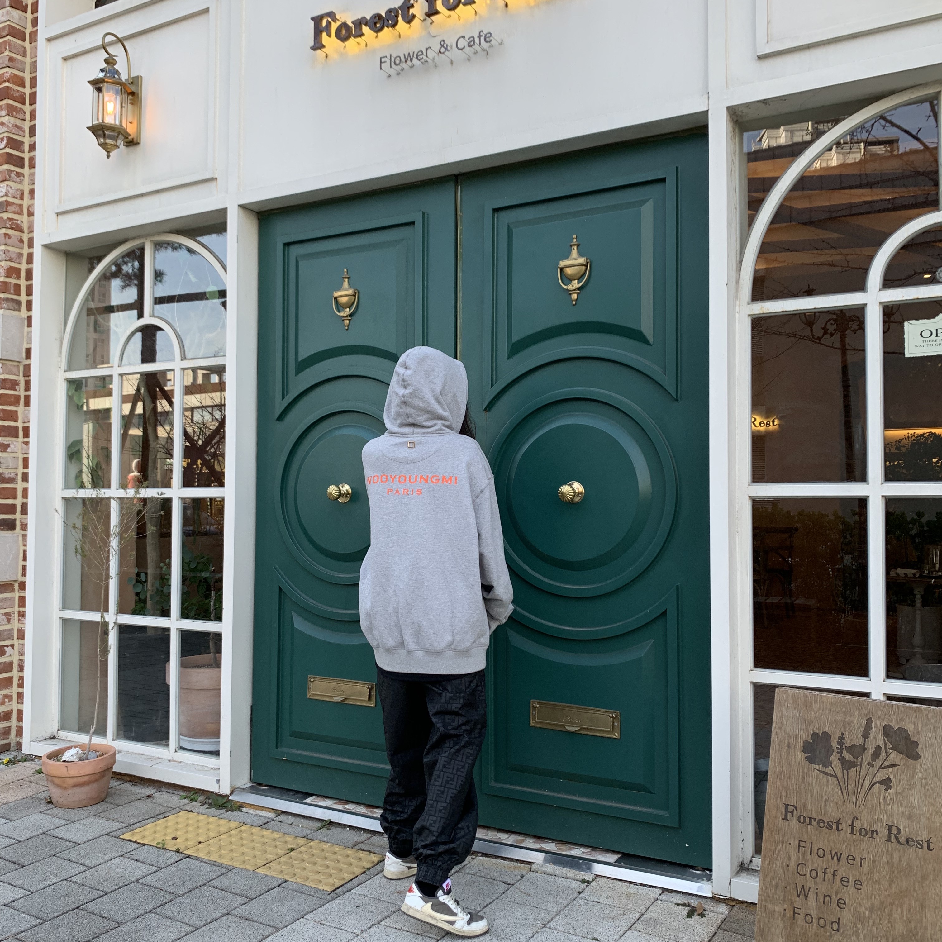 Wooyoungmi Black Back Logo Hoodie Melange Grey - 22SS 착용 스타일 - 3