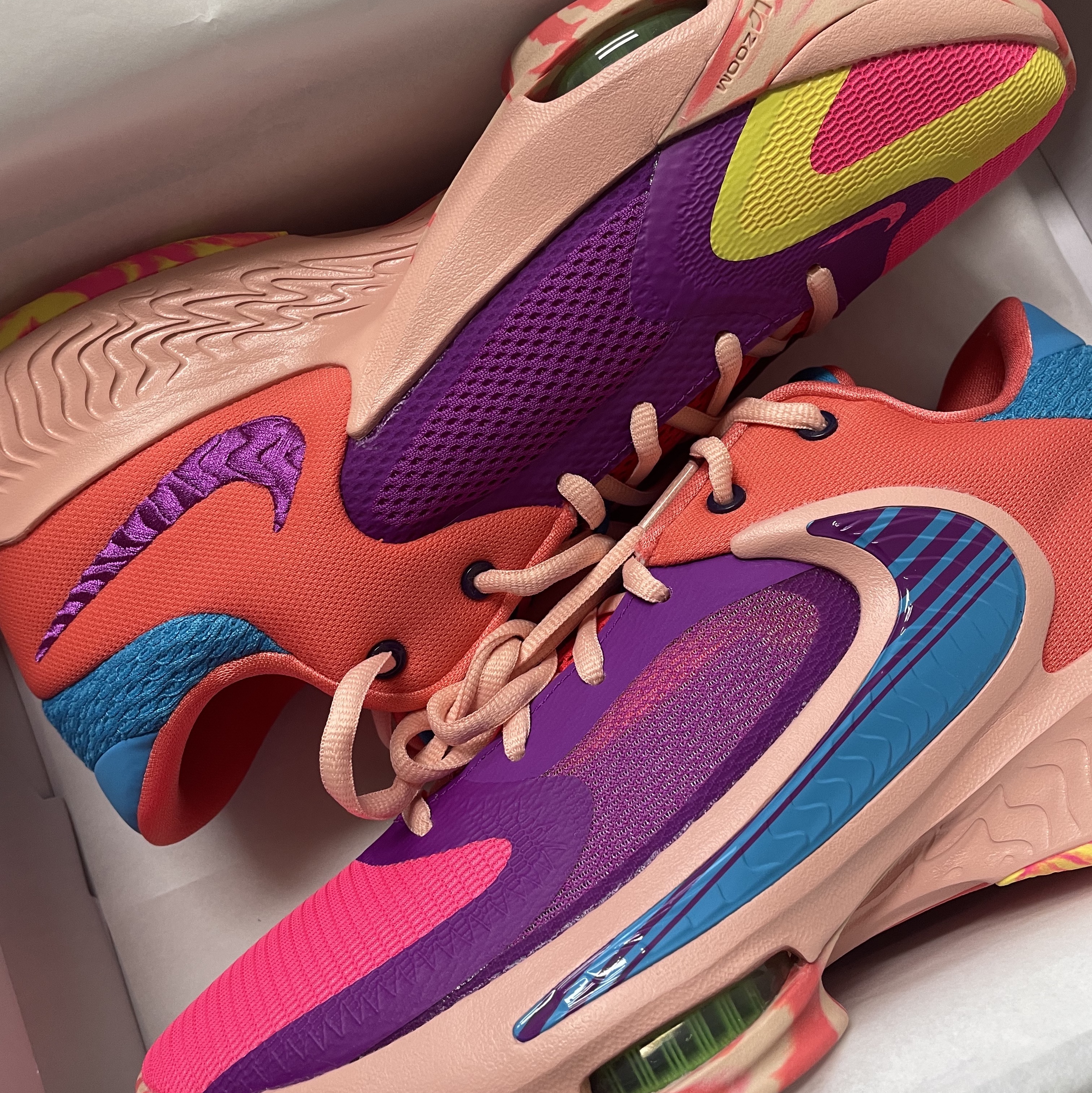 Nike Zoom Freak 4 Vivid Purple Hyper Pink 착용 스타일 - 1