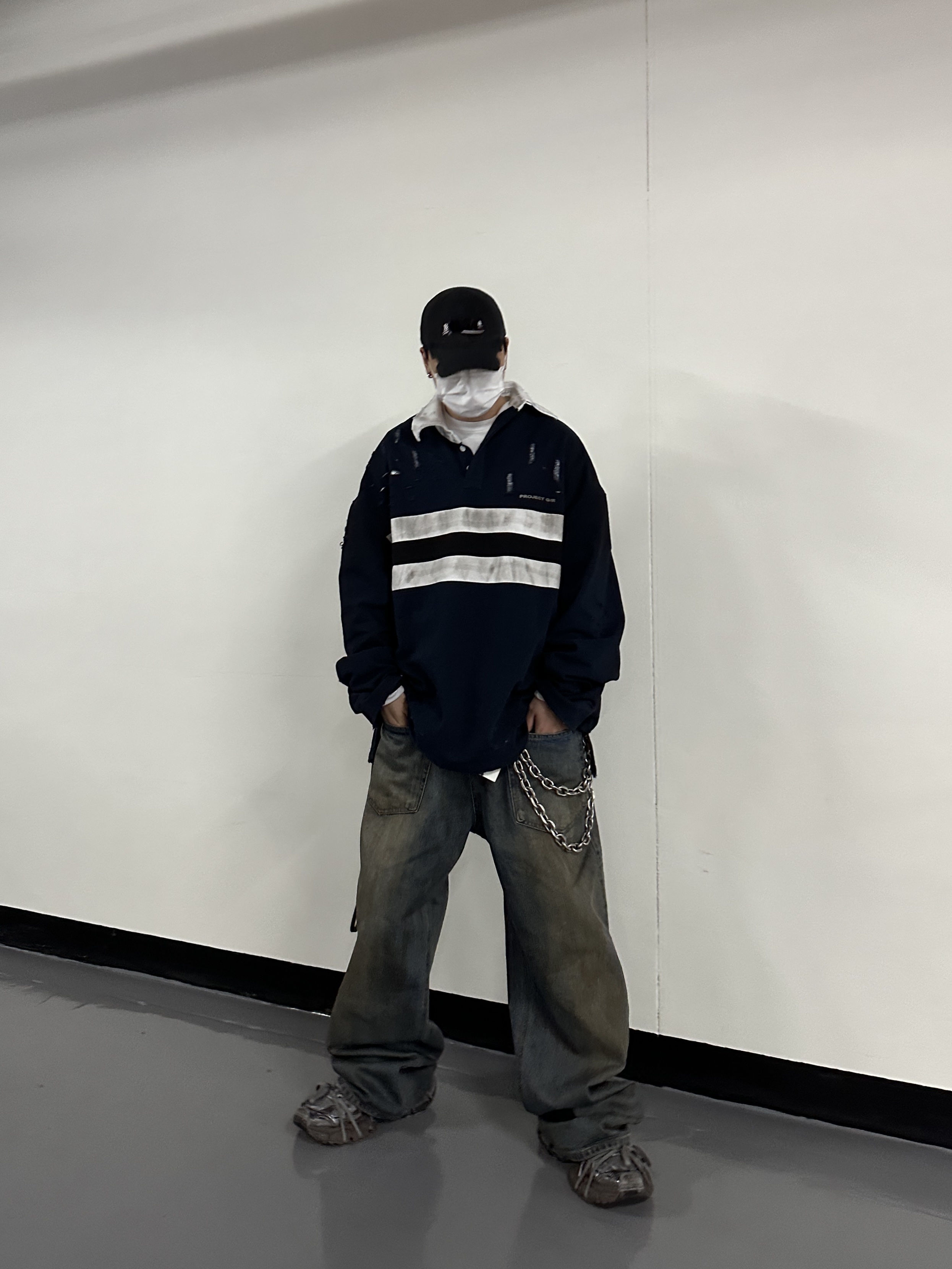 Project G/R Bullied Polo Shirts Navy, Project G/R Coated Backward Denim Pants Blue 착용 스타일 - 2