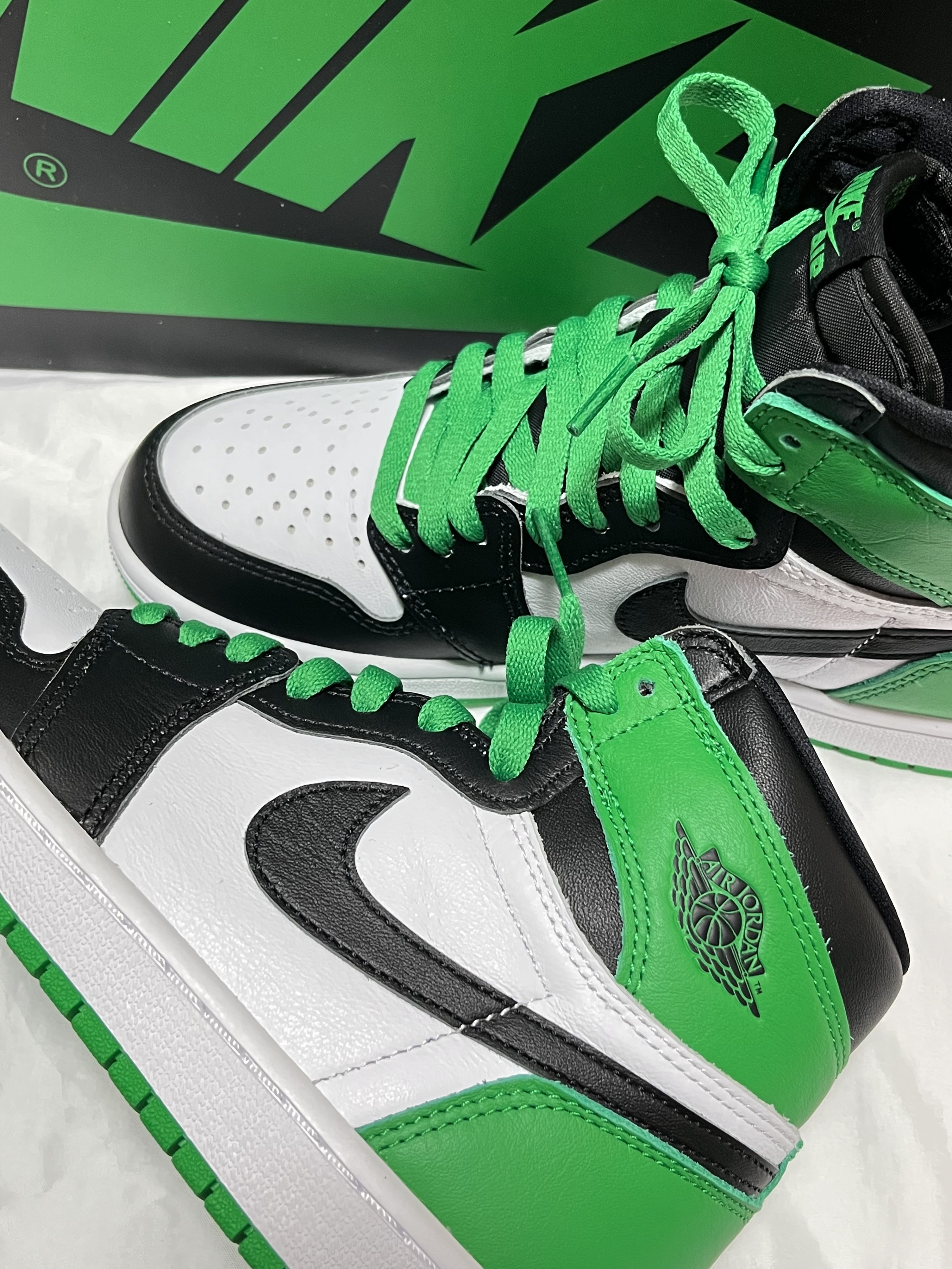 Jordan 1 Retro High OG Black and Lucky Green, (GS) Jordan 1 Retro High OG Black and Lucky Green 착용 스타일