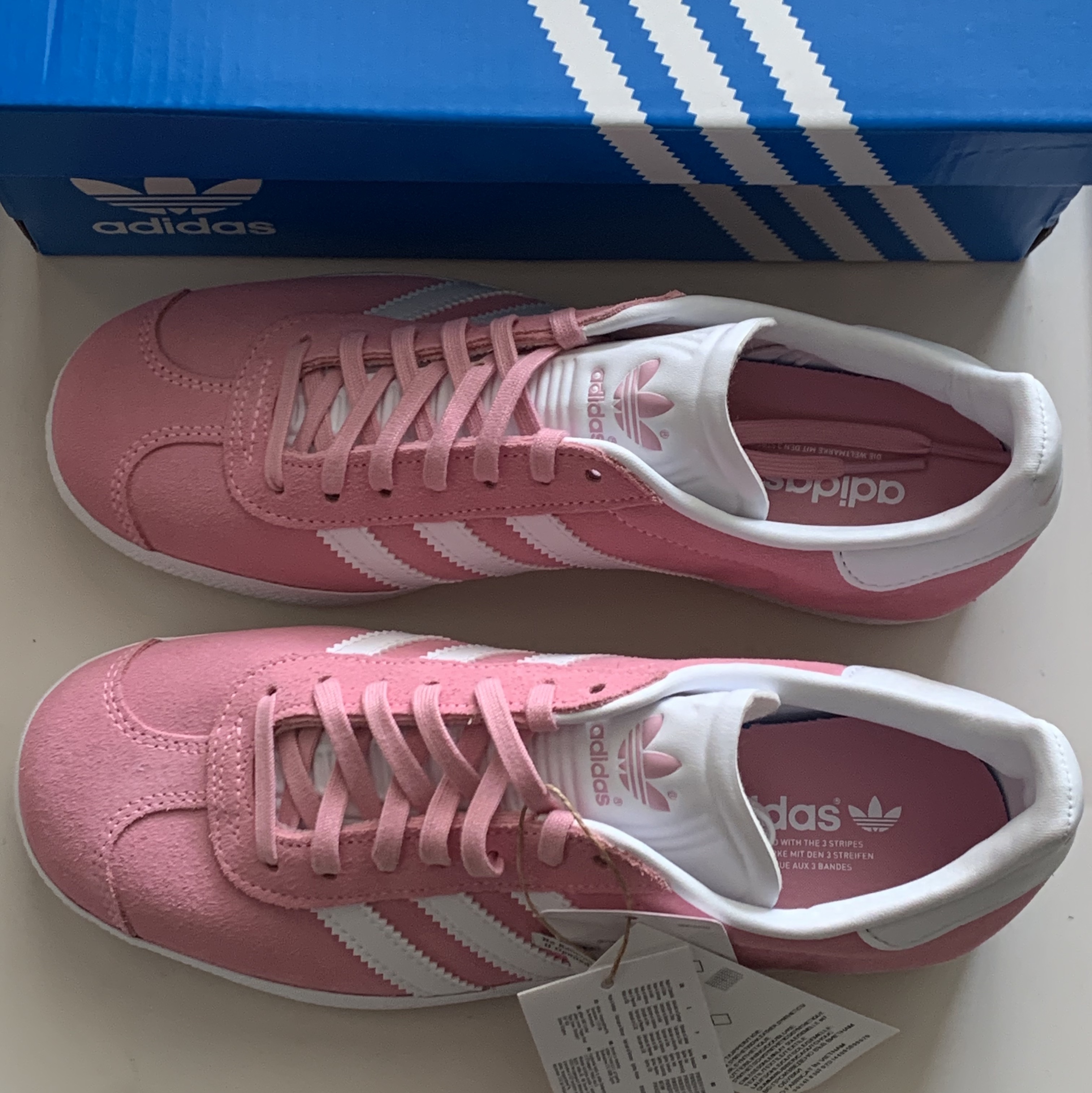 (W) Adidas Gazelle Cloud White Pink Glow 착용 스타일
