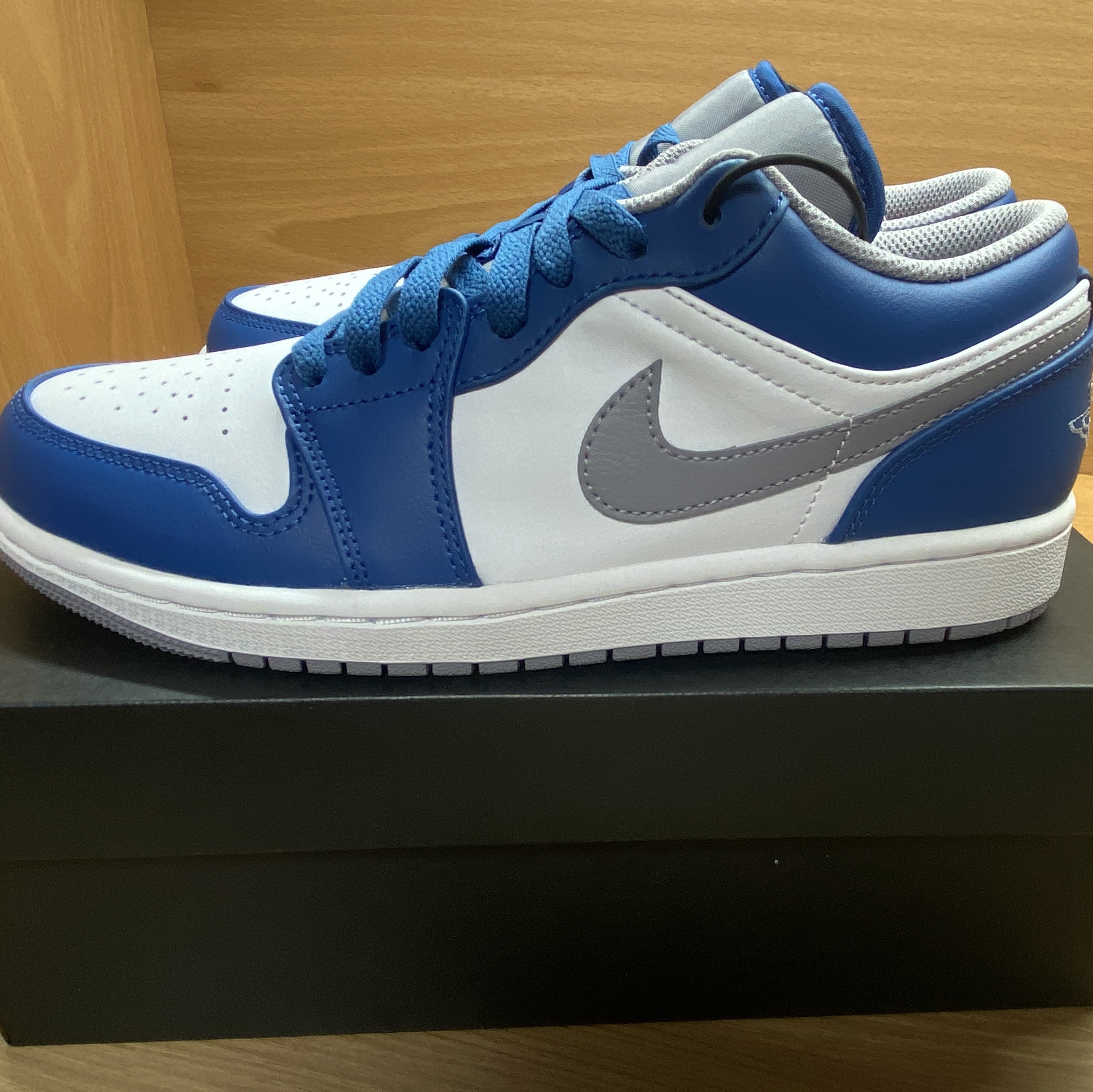 Jordan 1 Low True Blue Cement Grey 착용 스타일 - 2