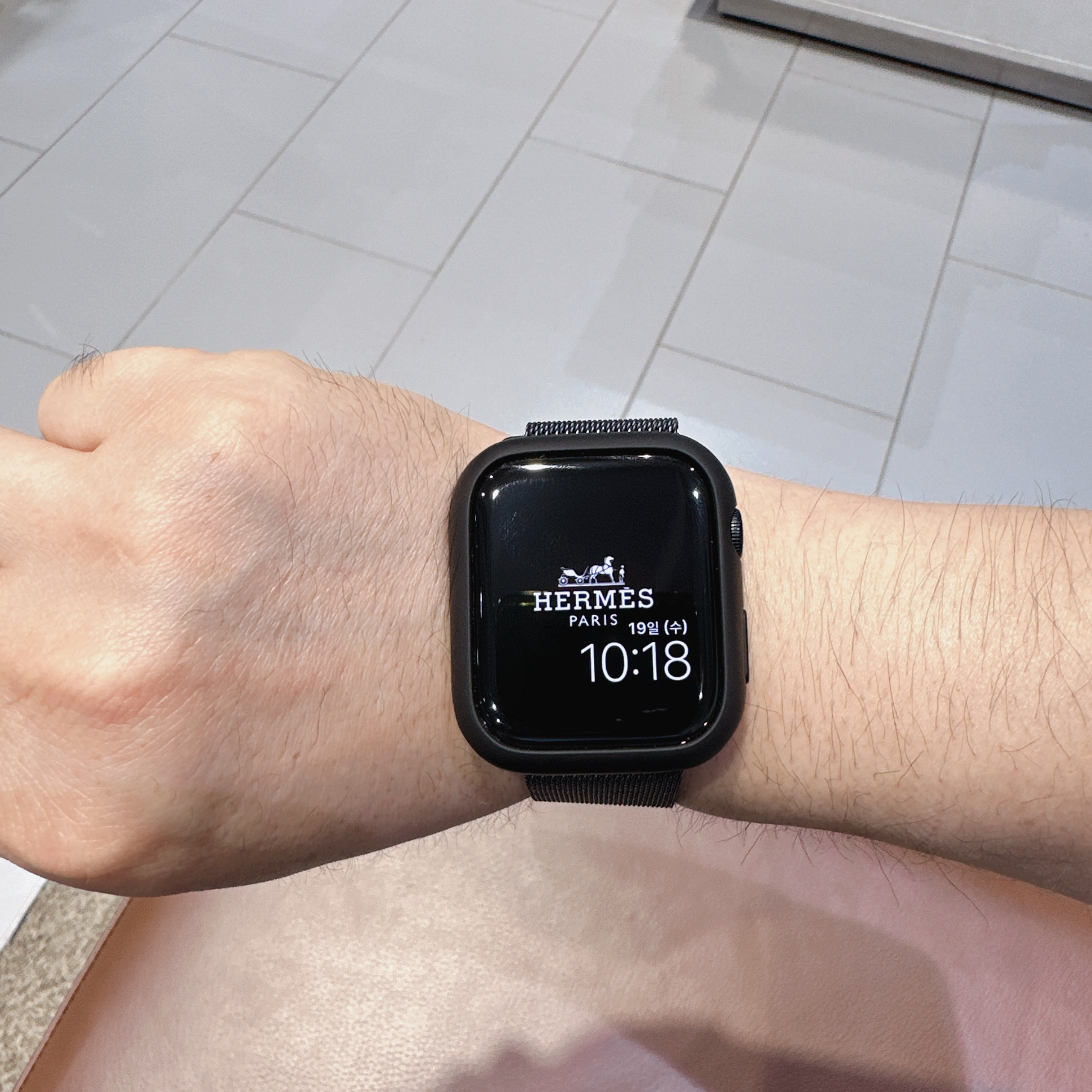 Apple Watch Series 8 45mm GPS Midnight Aluminium Case with Sport Band Midnight (Korean Ver.) 착용 스타일