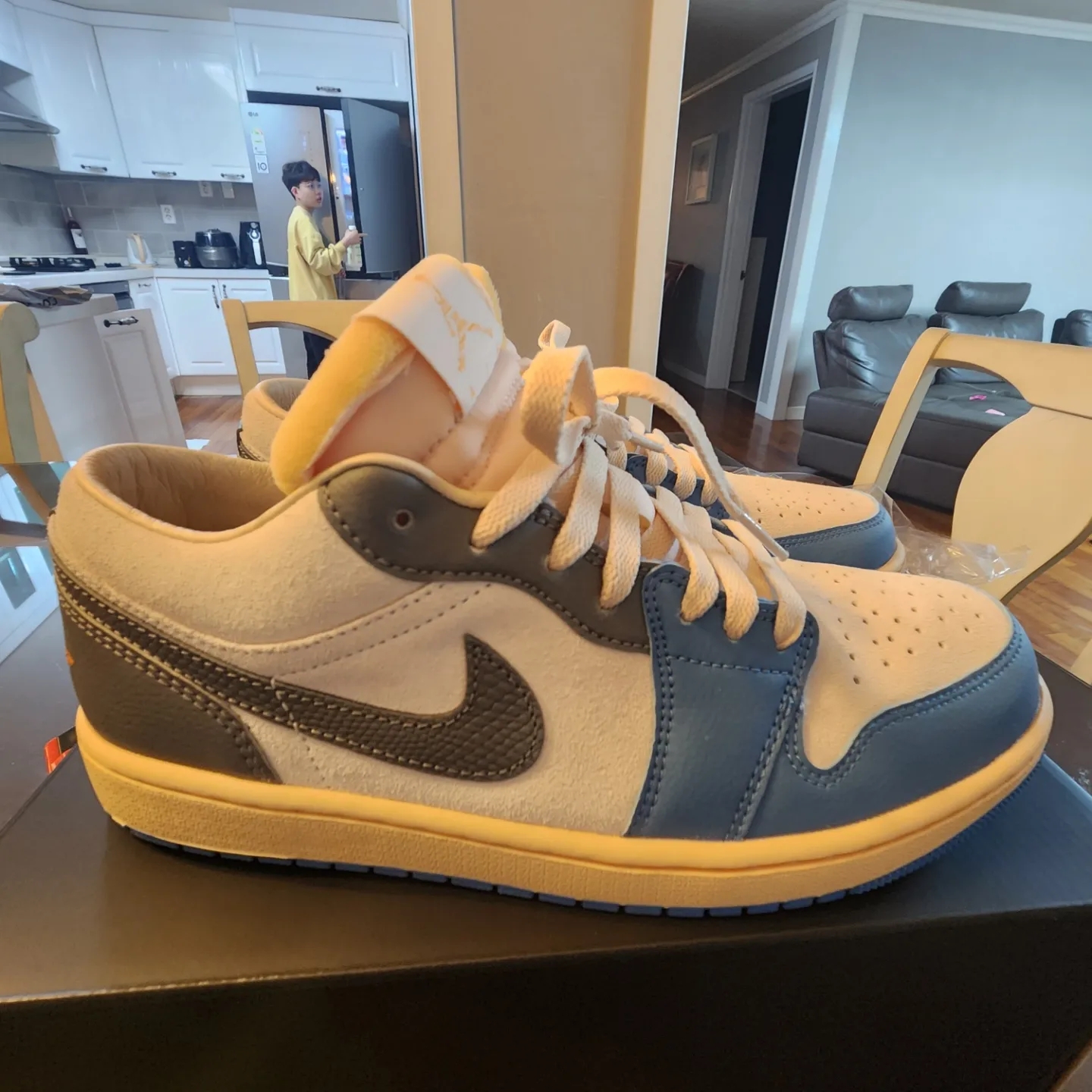 Jordan 1 Low SE Tokyo 96 착용 스타일 - 1