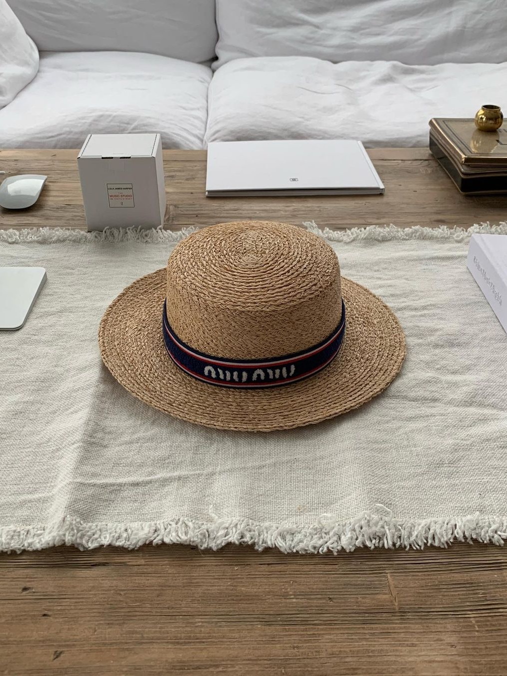 (W) Miu Miu Raffia Hat Beige Blue 착용 스타일 - 1