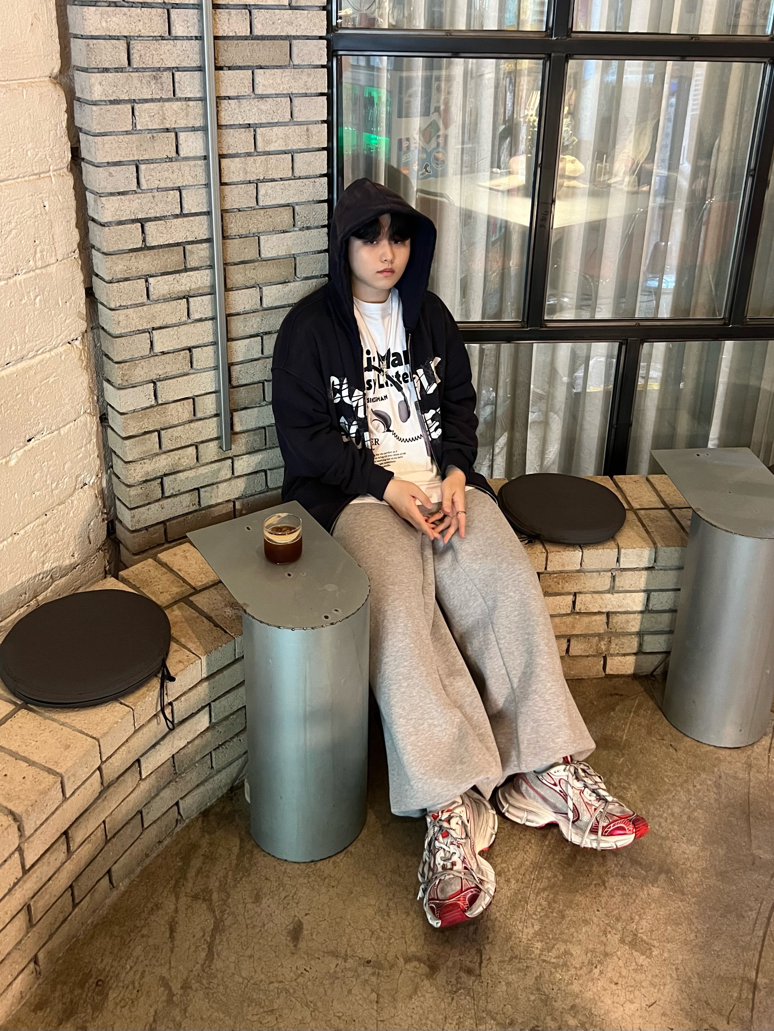 Balenciaga 3XL Sneakers White Red 착용 스타일