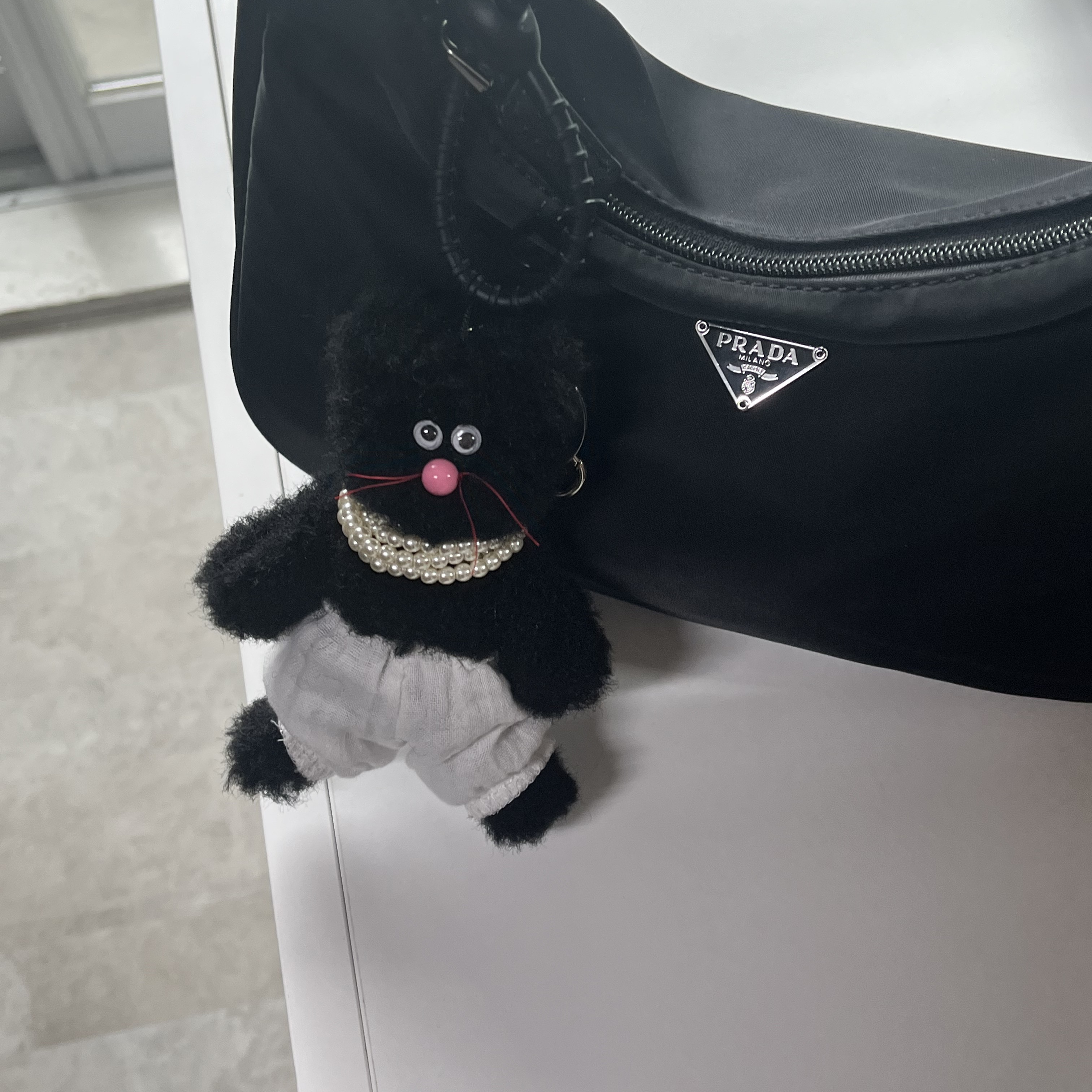 Monamhee Beulpingi Keyring with White Pants Black 착용 스타일 - 2