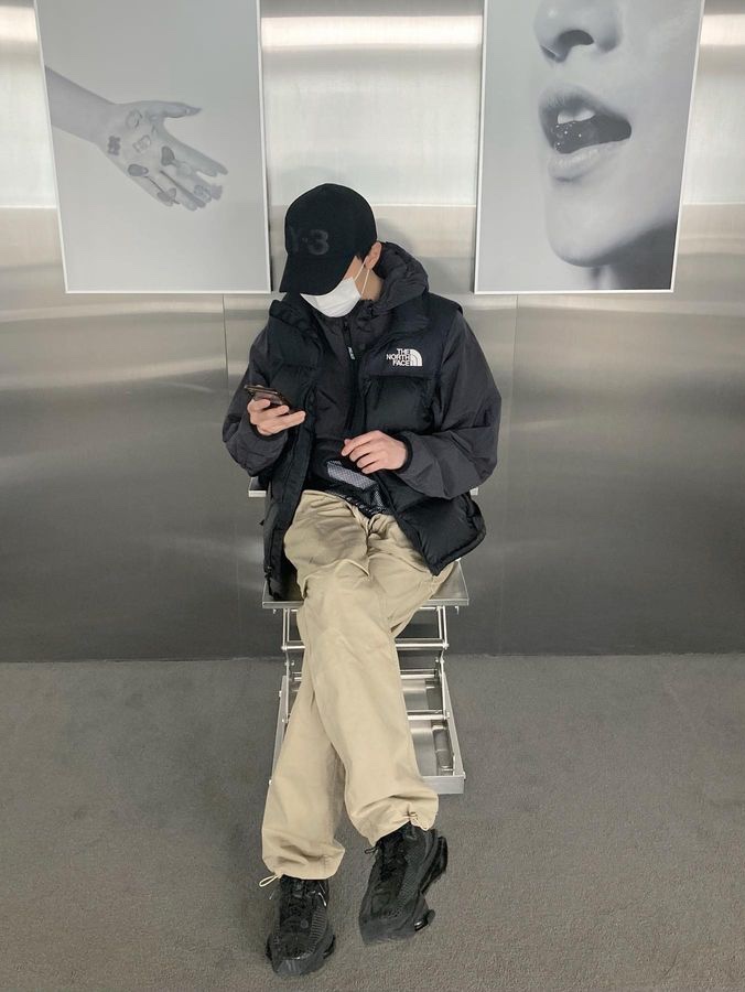Nike x Matthew M Williams Zoom 004 Triple Black, The North Face 1996 Retro Nuptse Vest Black 착용 스타일 - 3