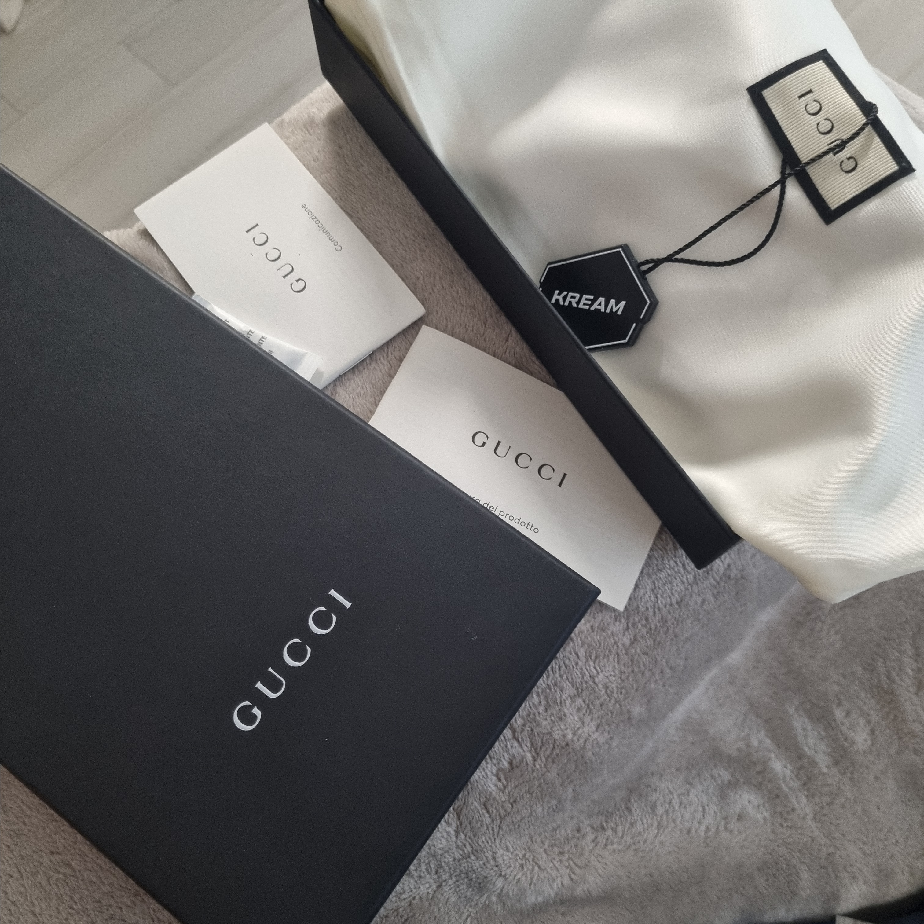Gucci Micro GG Ssima Continental Wallet Black 착용 스타일 - 1