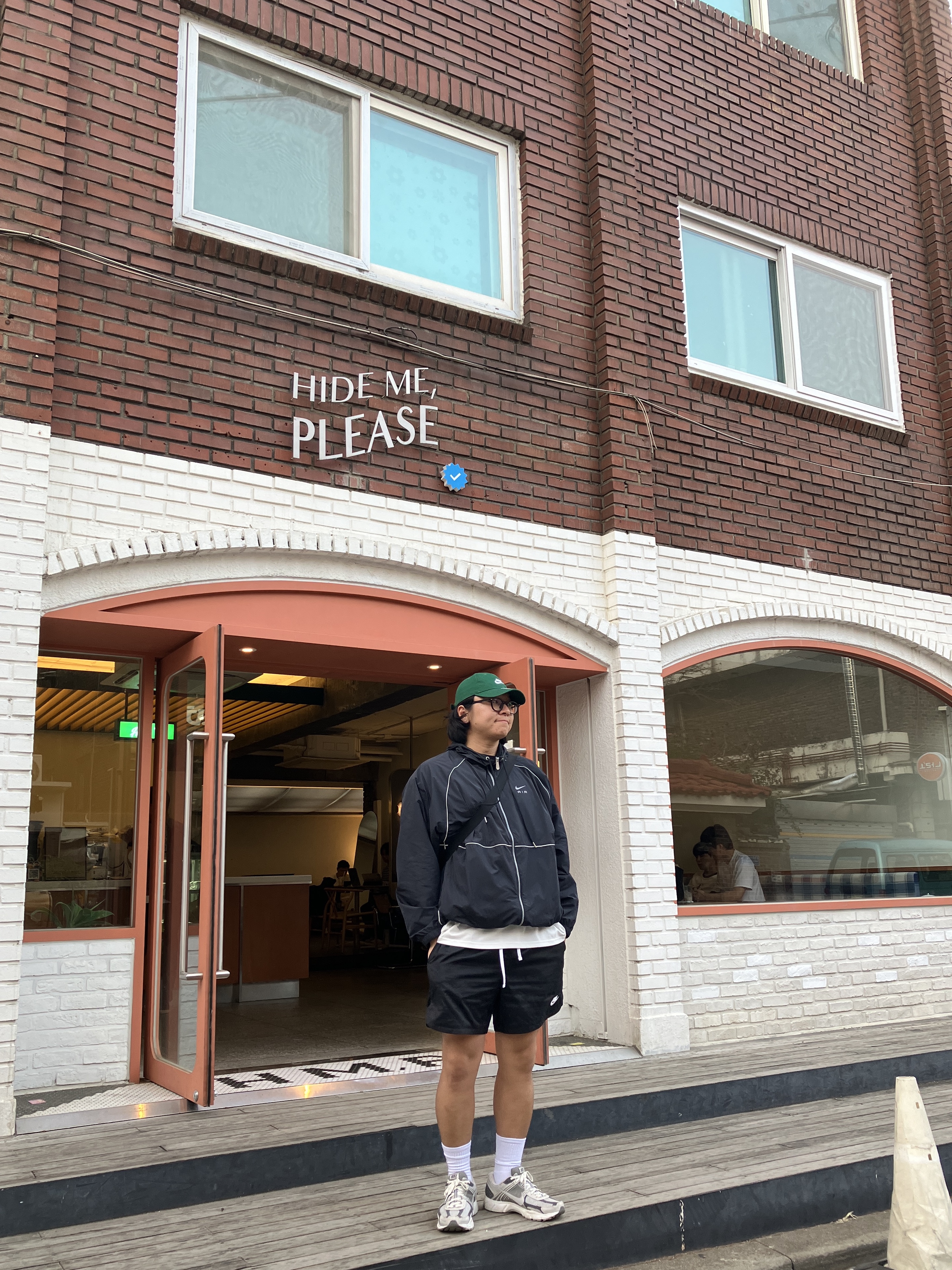 Nike Air Full Zip Hooded Woven Jacket Black - Asia, Nike Zoom Vomero 5 PRM Light Iron Ore and Flat Fewter 착용 스타일 - 2