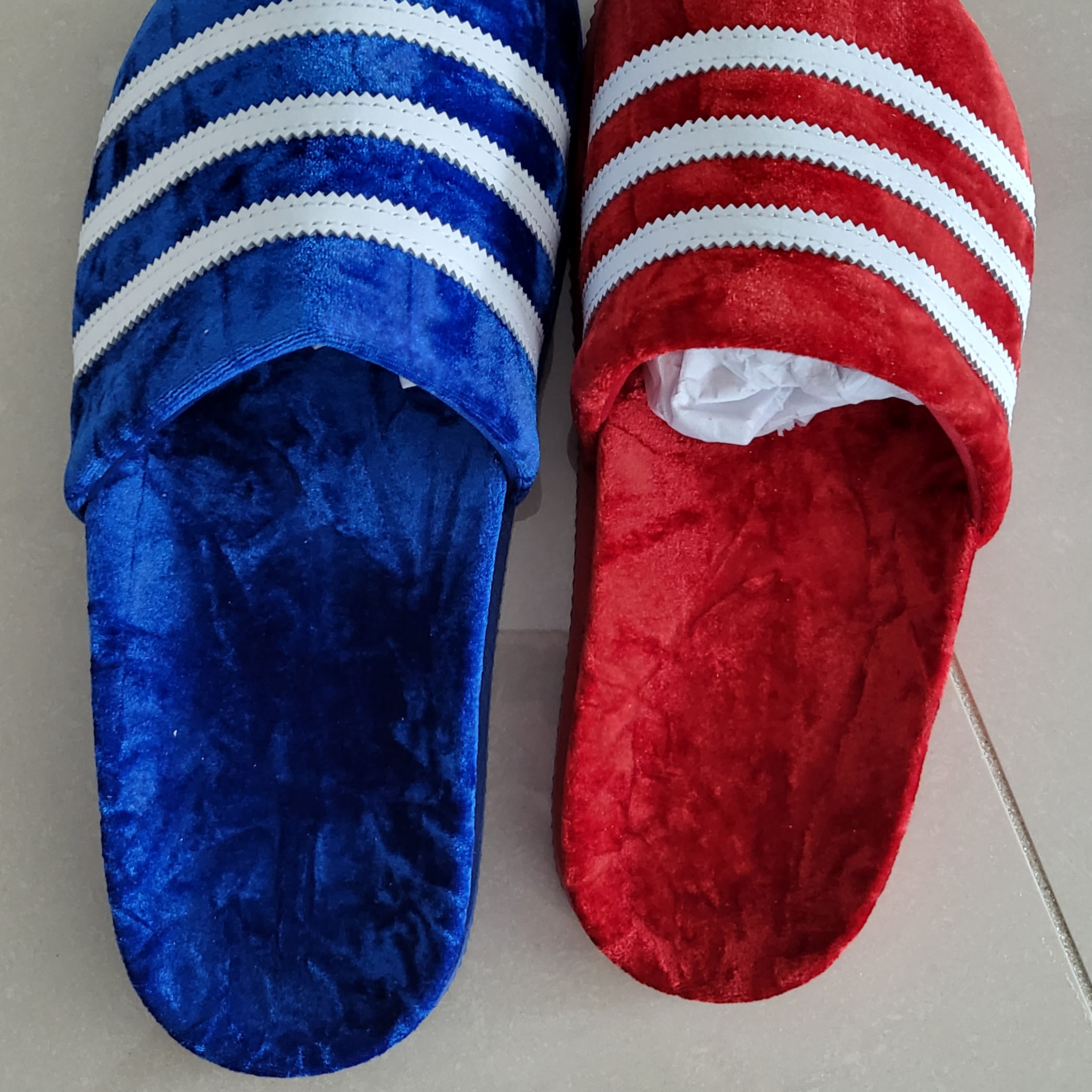 Adidas Adimule Slide Red, Adidas Adimule Slide Blue 착용 스타일 - 2
