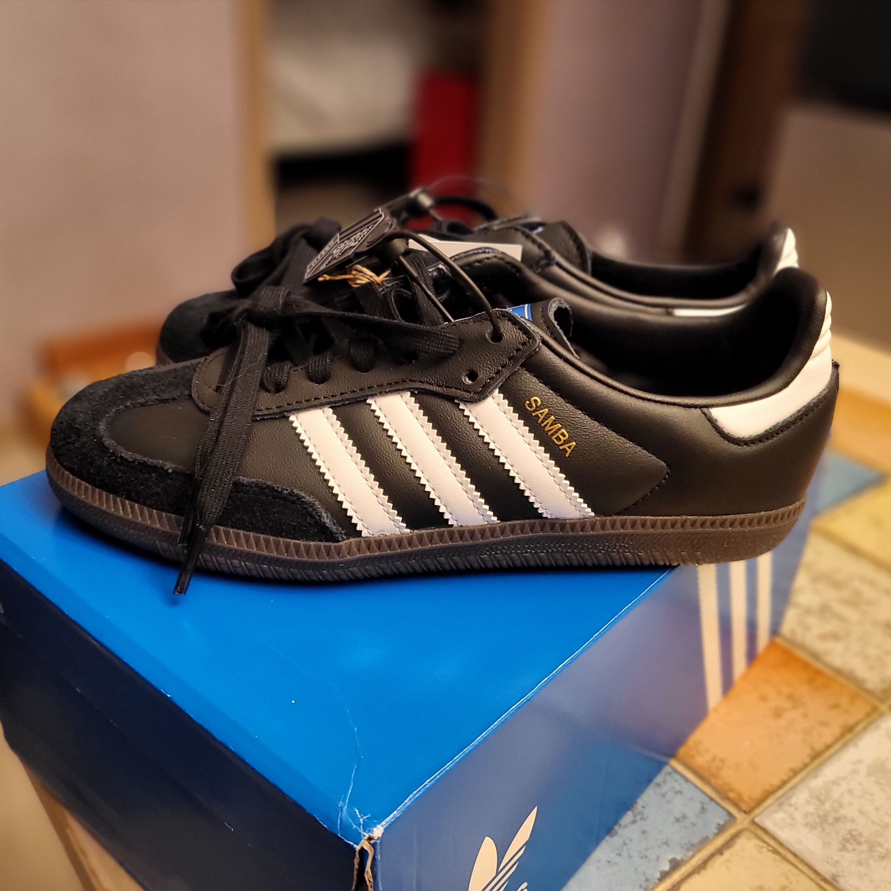 Adidas Samba OG Black White Gum 착용 스타일 - 2
