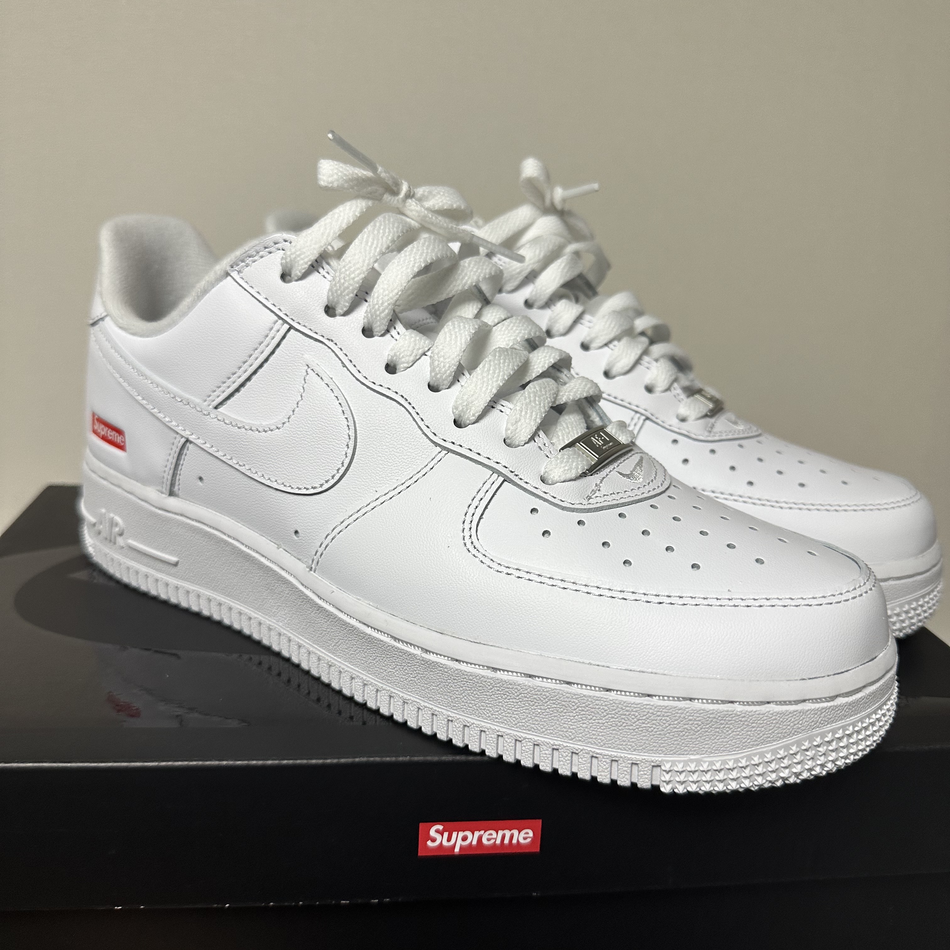 Nike x Supreme Air Force 1 Low White 착용 스타일