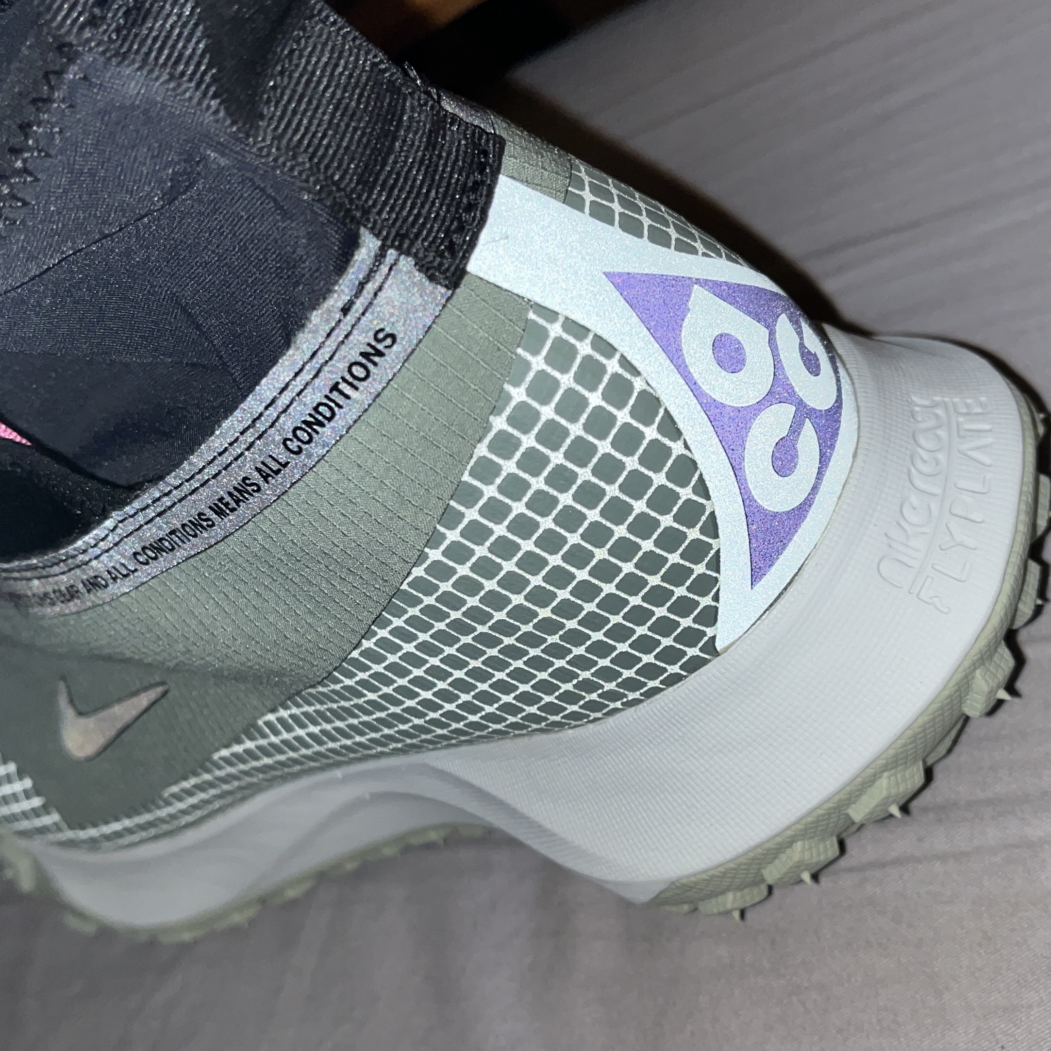 Nike ACG Mountain Fly Gore-Tex Clay Green 착용 스타일