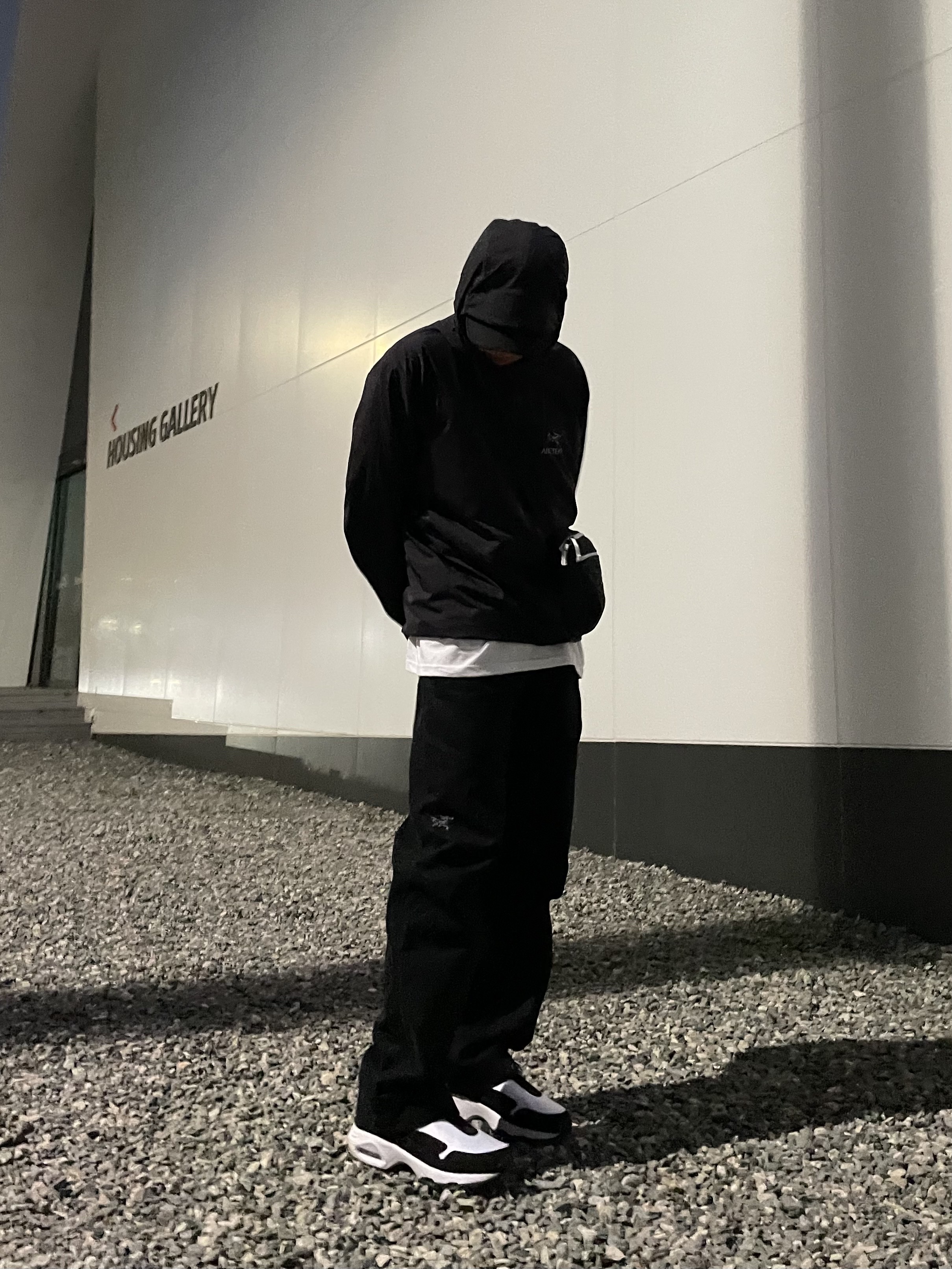 Arc'teryx Cronin Pants Black, Arc'teryx Squamish Hoody Black 착용 스타일 - 1