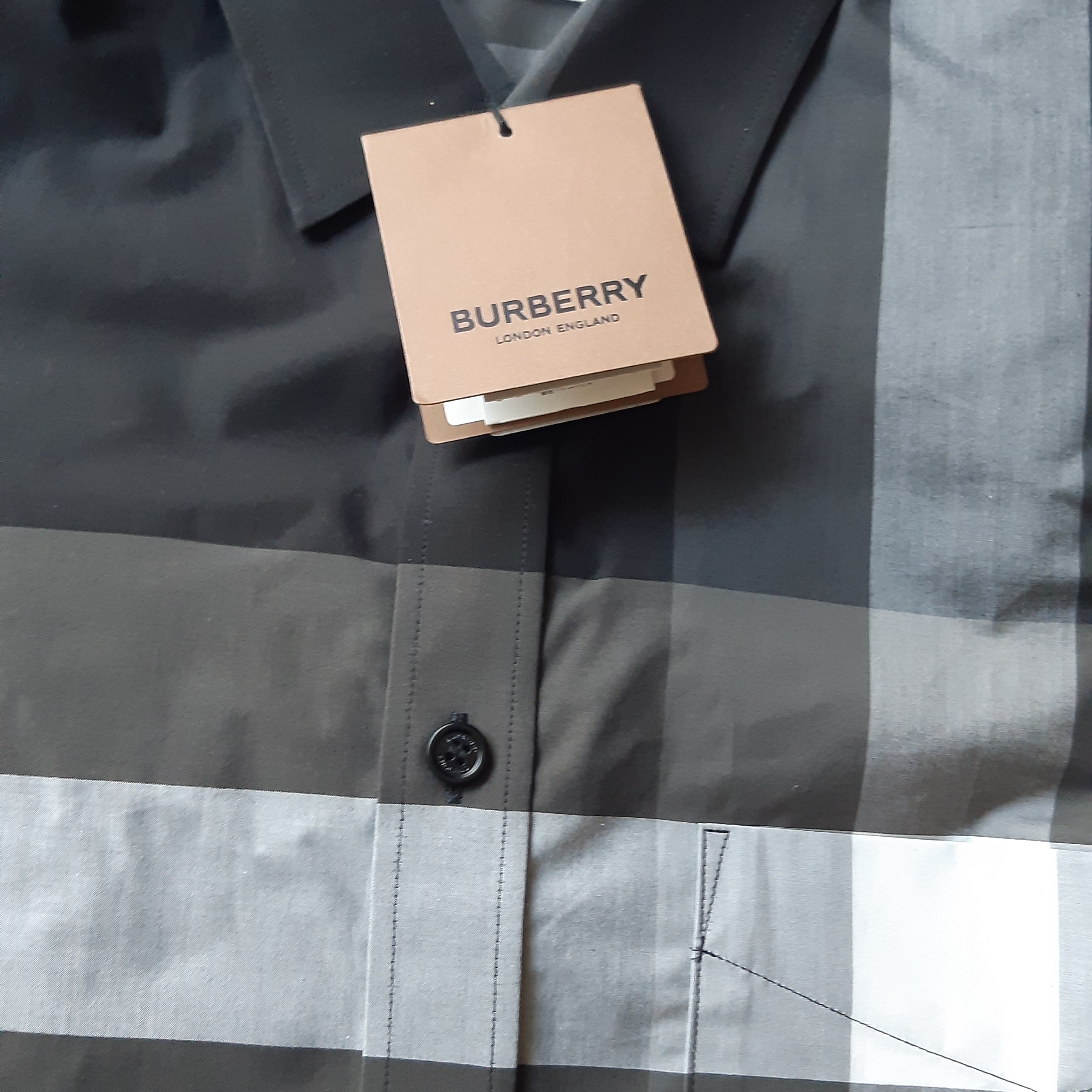Burberry Check Stretch Cotton Poplin Shirt Charcoal 착용 스타일