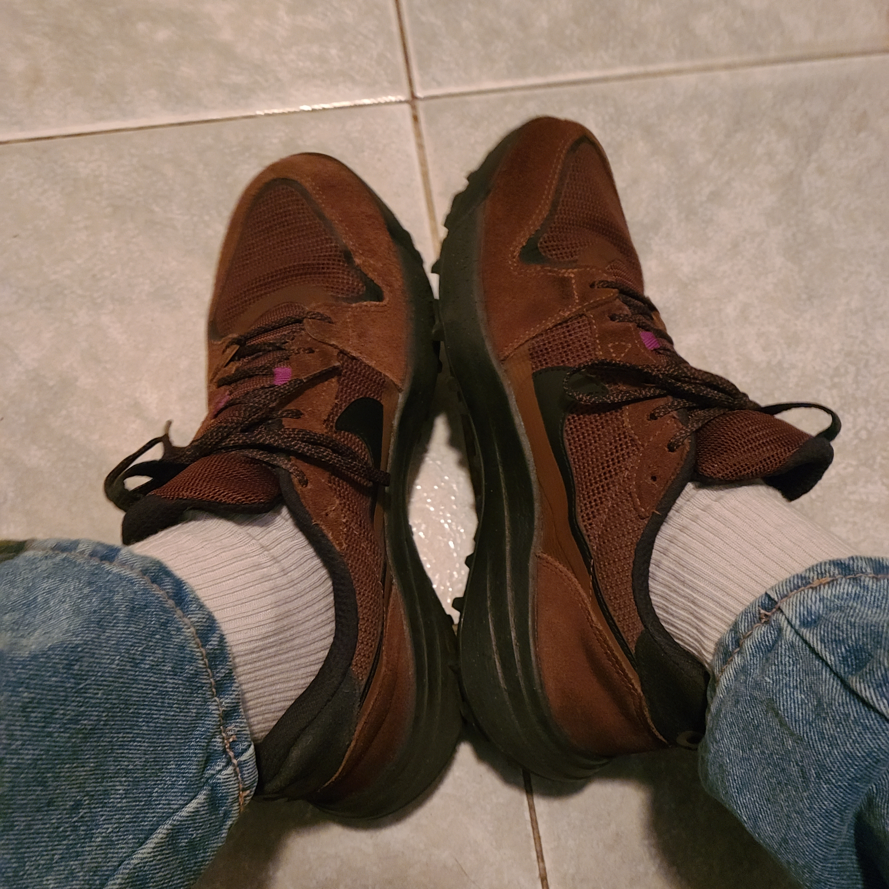 Nike ACG Lowcate Cacao Wow 착용 스타일