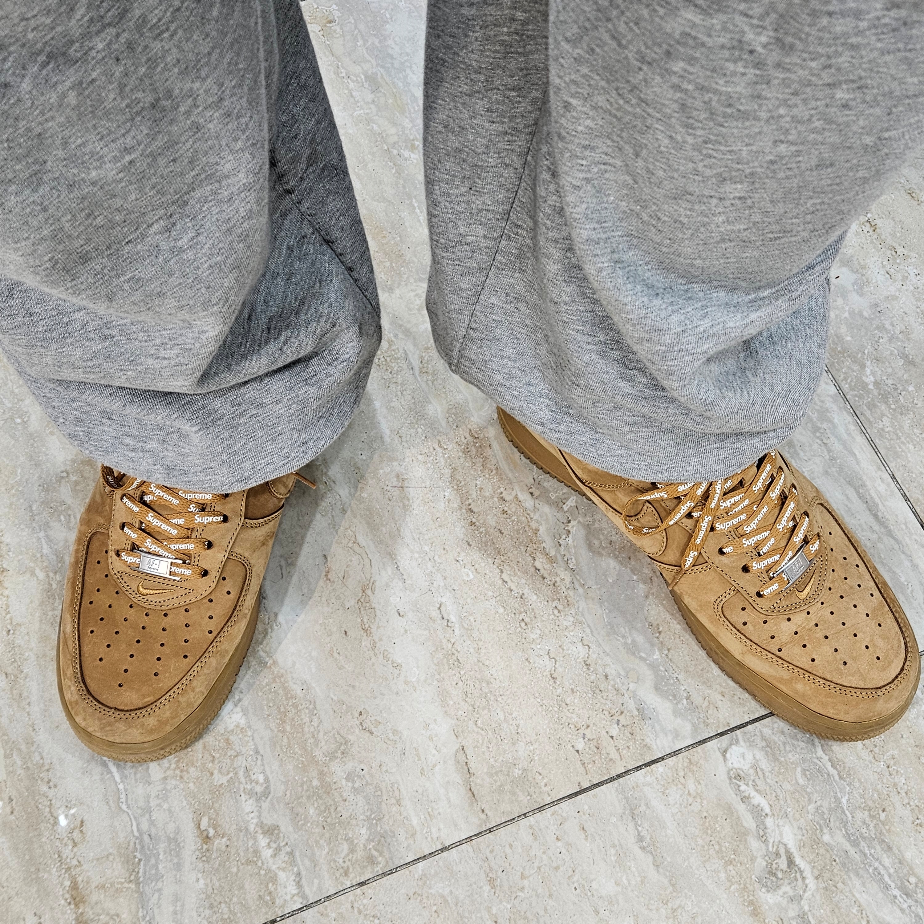 Nike x Supreme Air Force 1 Low Flax 착용 스타일
