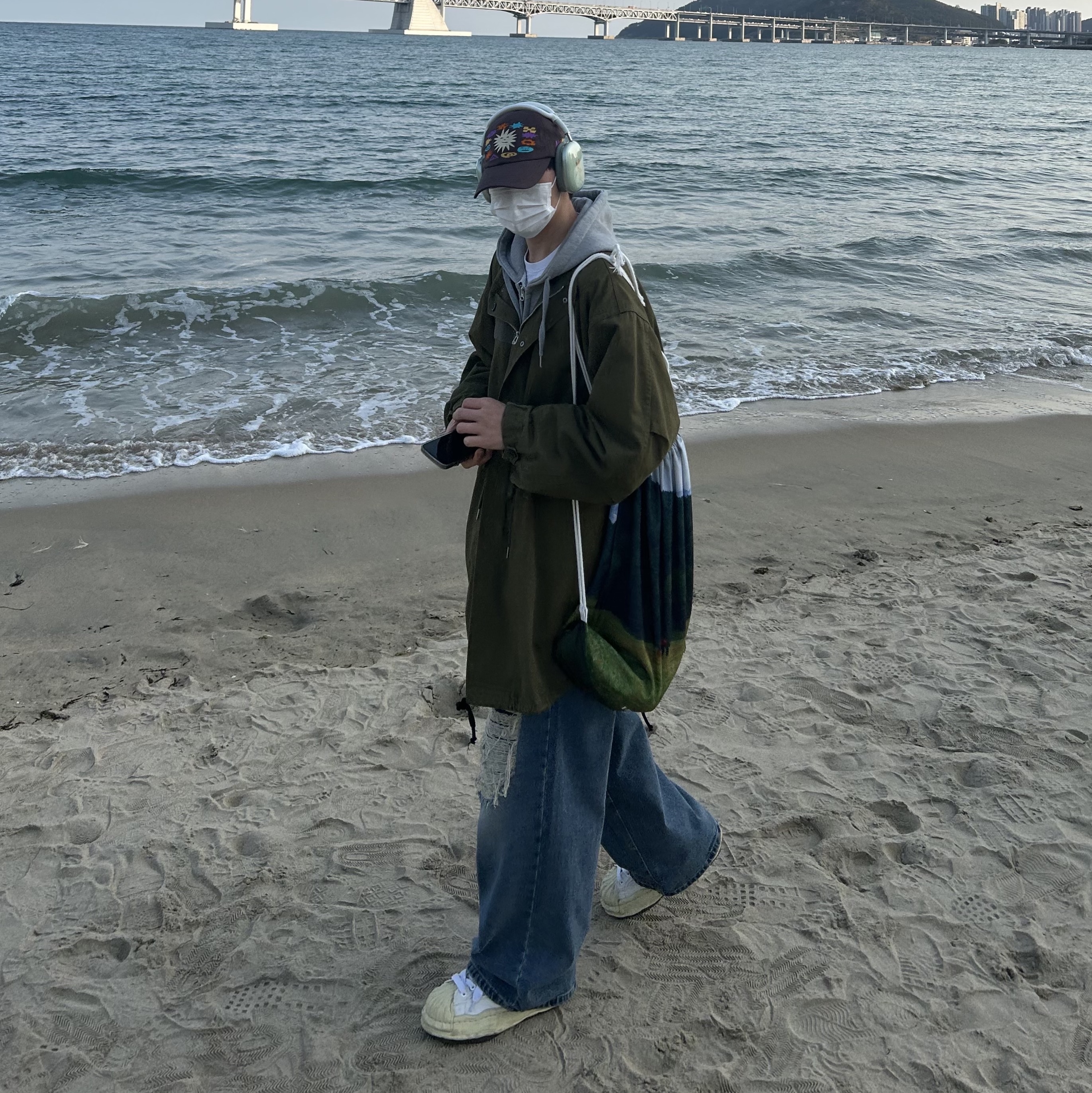 Maison Mihara Yasuhiro Blakey VL OG Sole Canvas Low-top Sneakers White, Apple AirPods Max Lightning Green (Korean Ver.) 착용 스타일 - 1