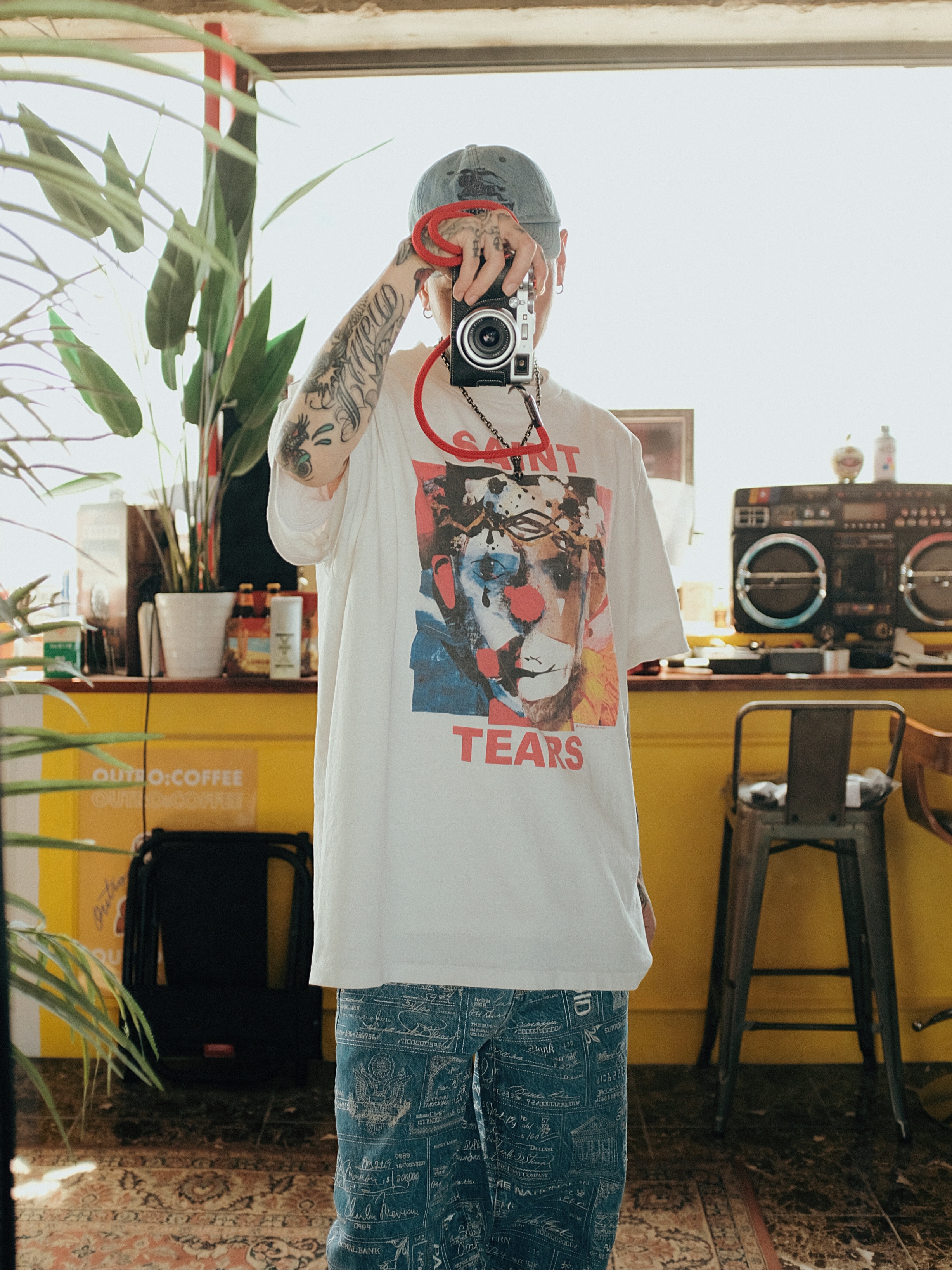 Supreme x Burberry Denim 6-Panel Washed Blue - 22SS, Saint Mxxxxxx x Denim Tears Clown T-Shirt White - 23SS 착용 스타일 - 1