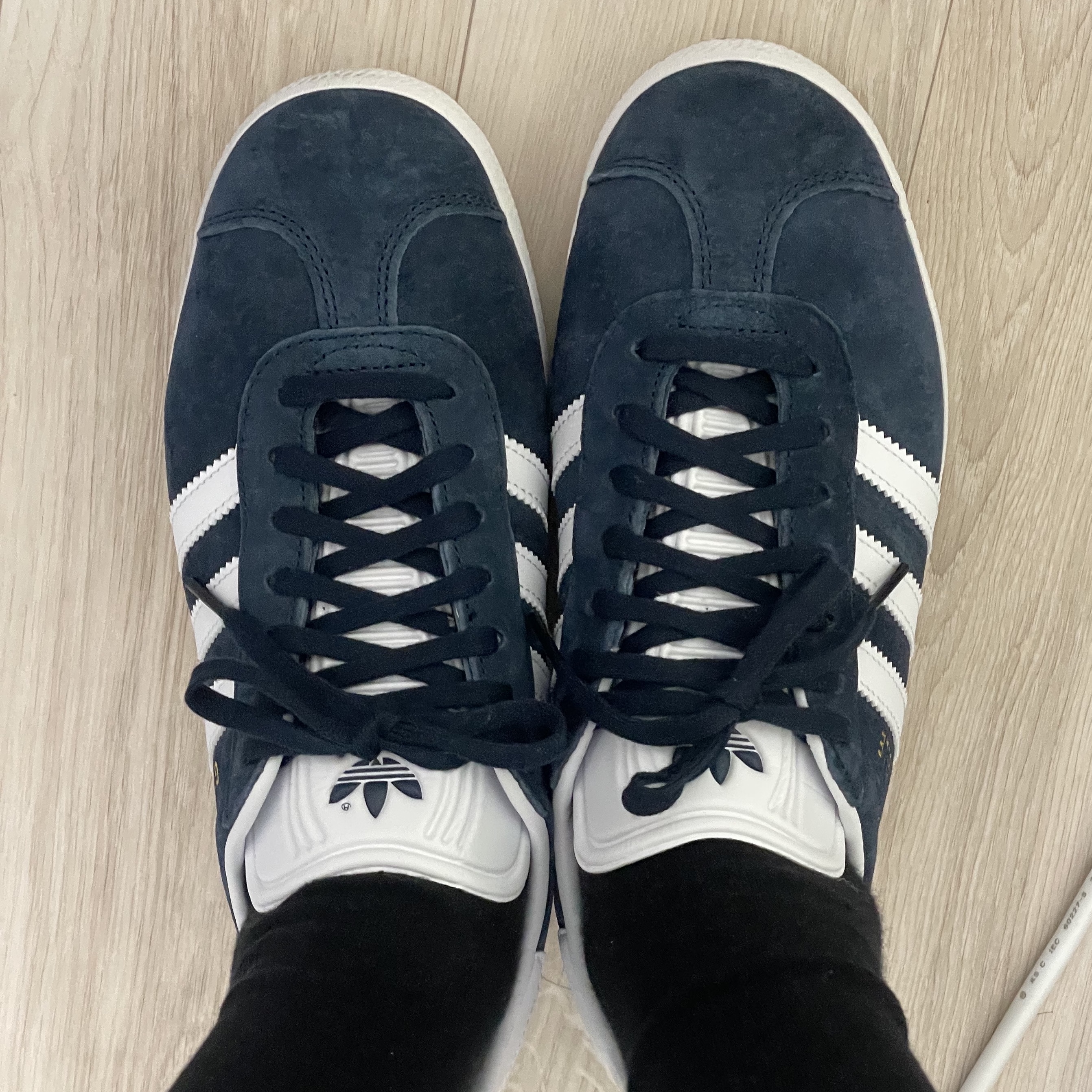 Adidas Gazelle Collegiate Navy 착용 스타일